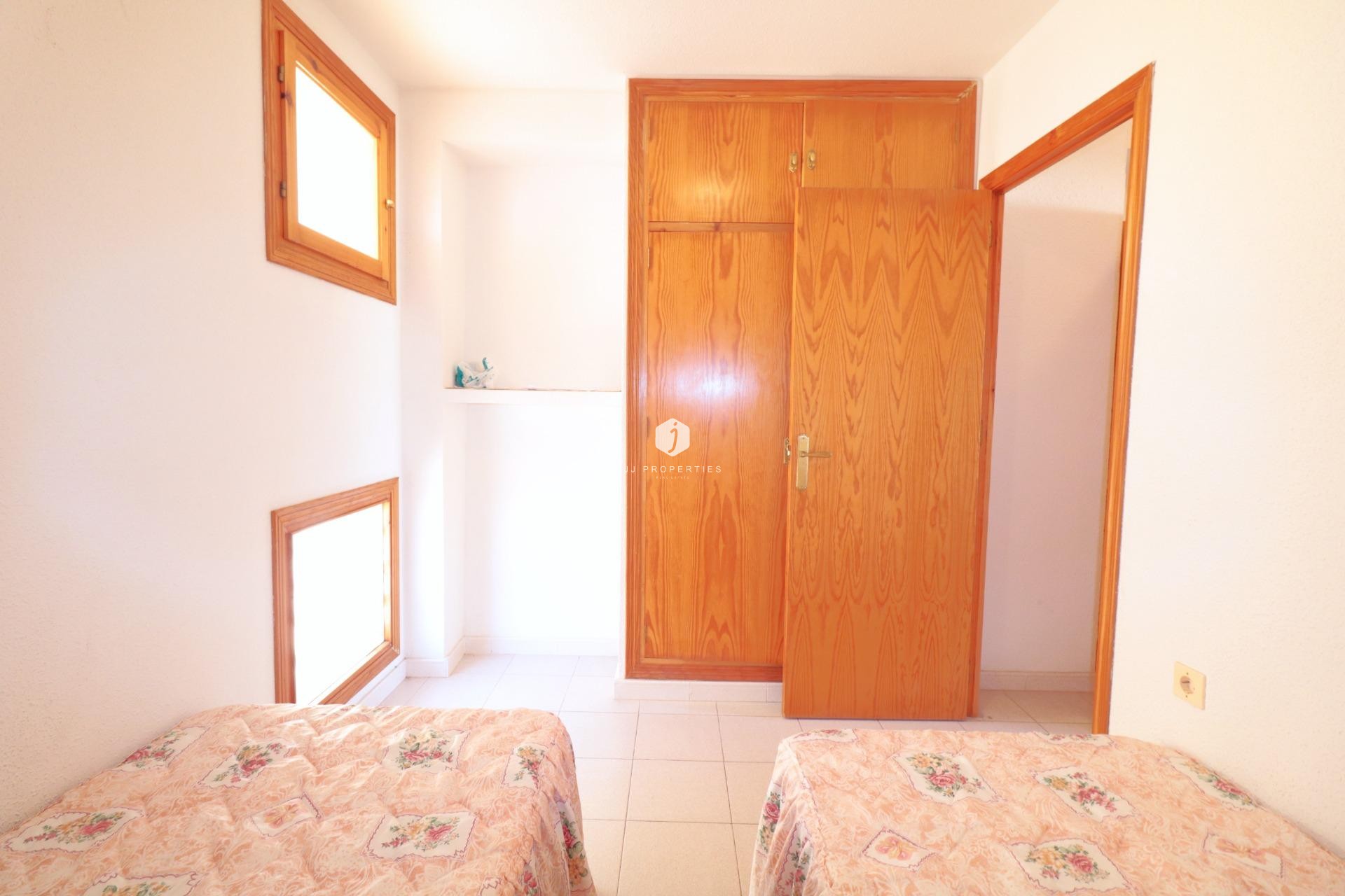 Segunda mano - Apartamento / piso -
Torrevieja - La veleta