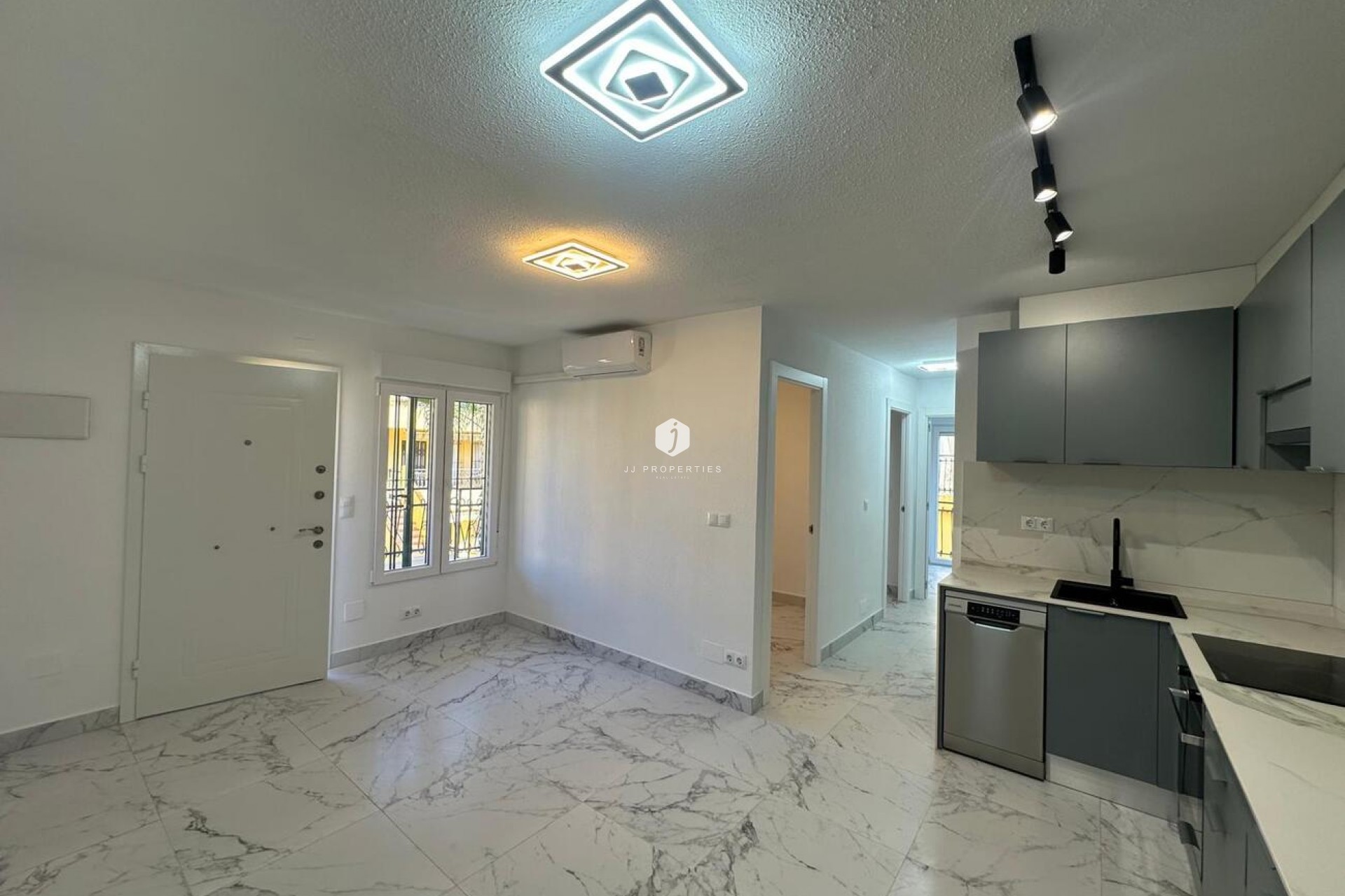 Segunda mano - Apartamento / piso -
Torrevieja - La veleta