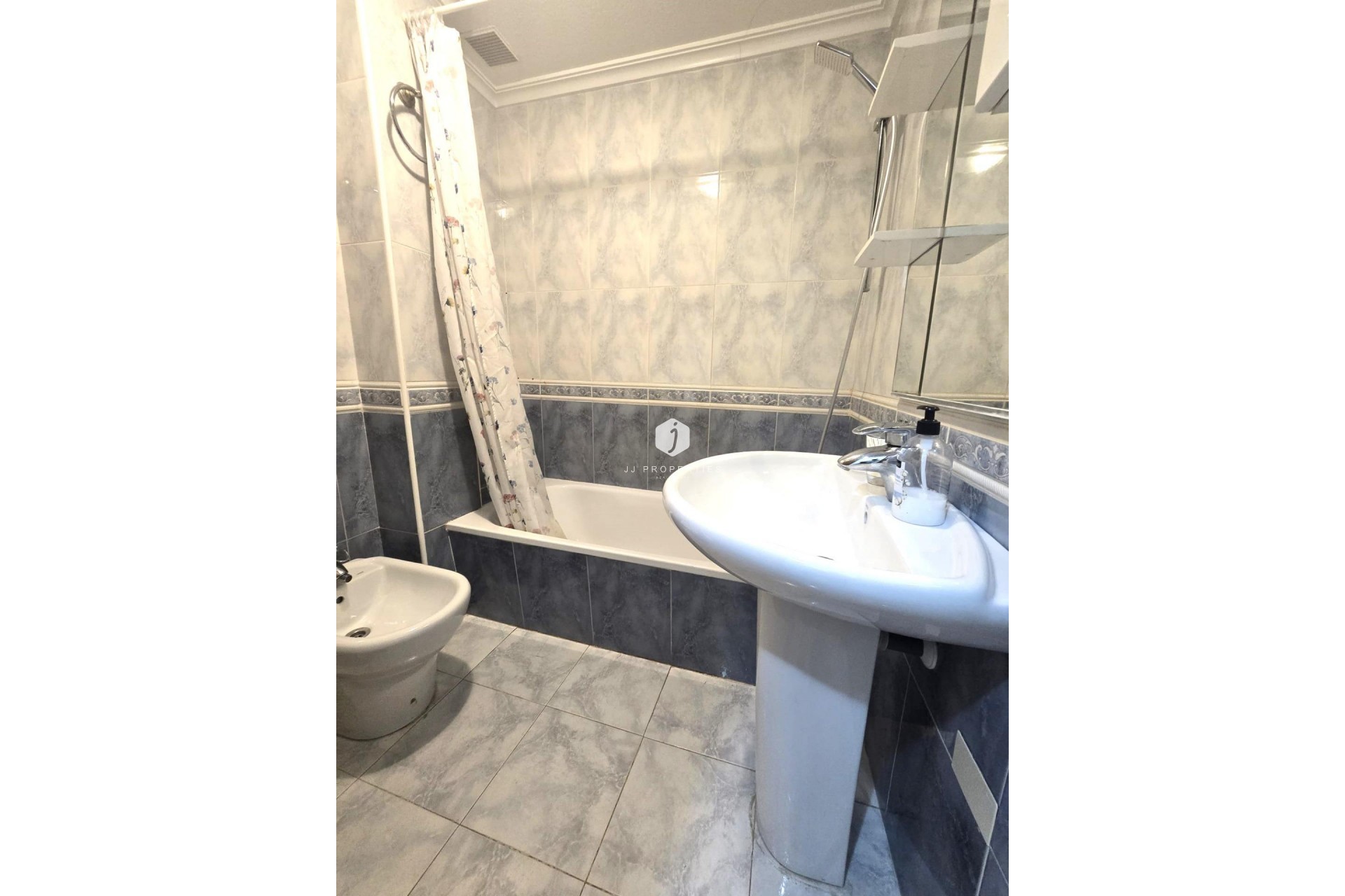 Segunda mano - Apartamento / piso -
Torrevieja - Las Piscinas Naturales