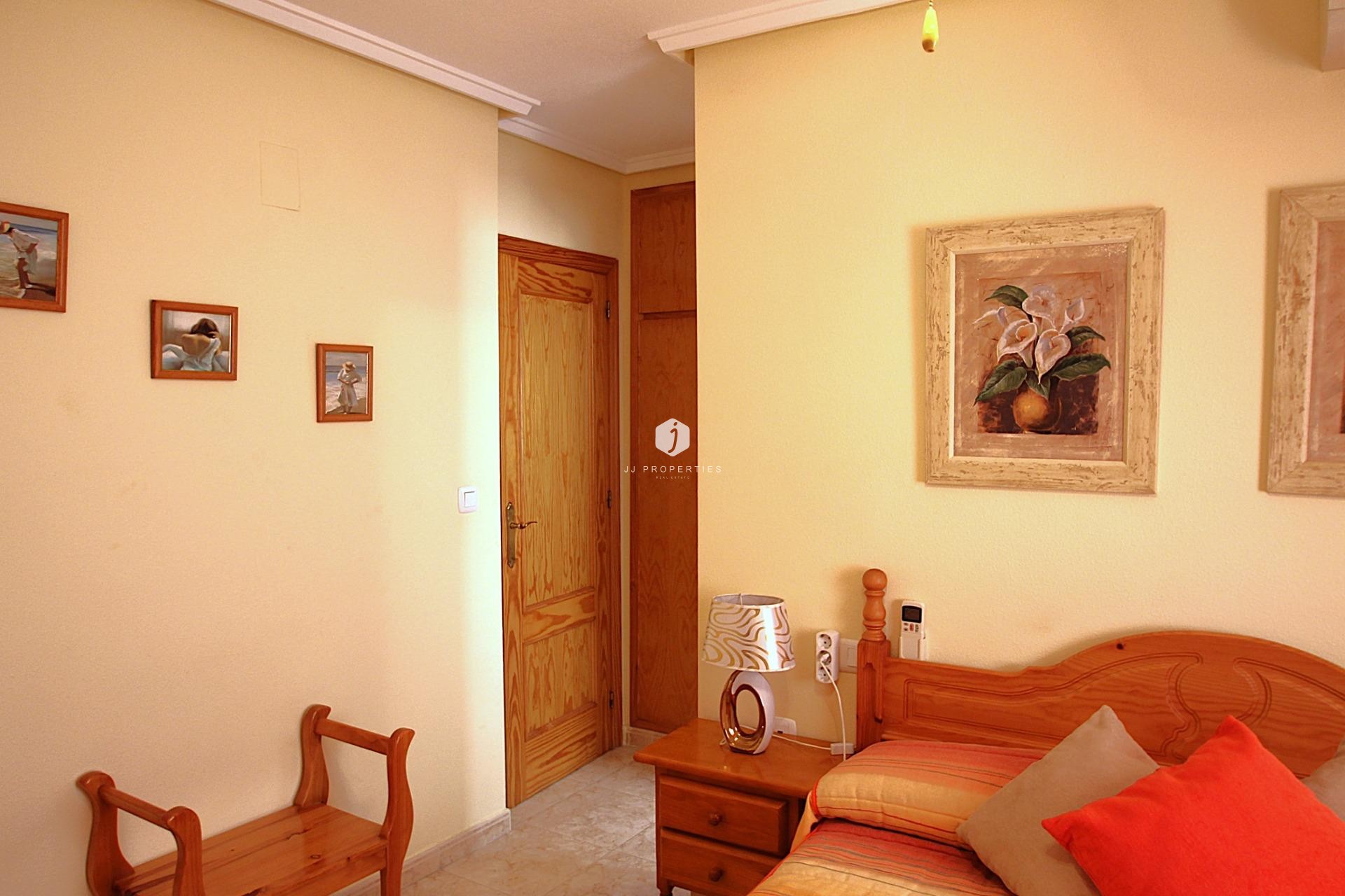 Segunda mano - Apartamento / piso -
Torrevieja - Las Piscinas Naturales