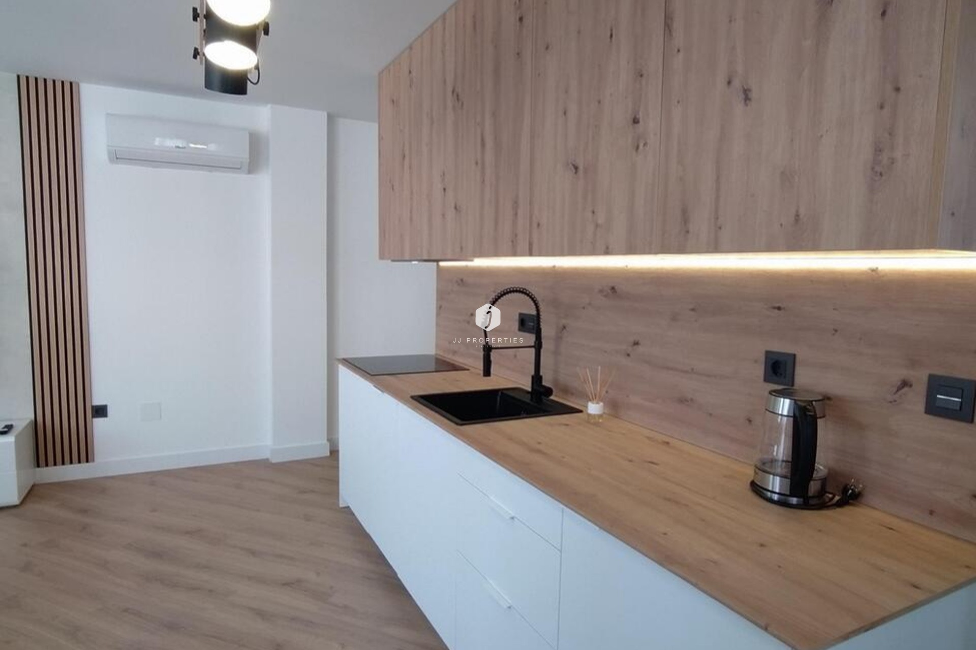 Segunda mano - Apartamento / piso -
Torrevieja - PARQUE DE LAS NACIONES