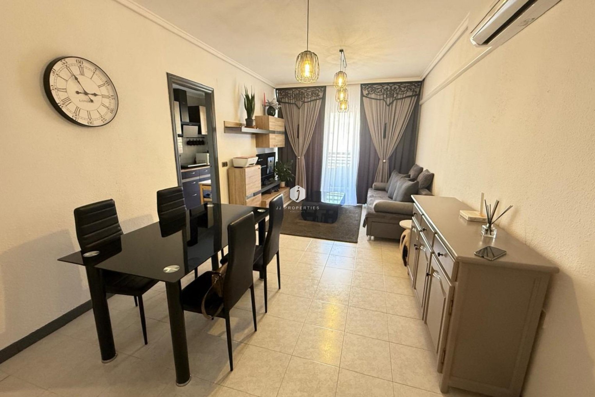 Segunda mano - Apartamento / piso -
Torrevieja - PARQUE DE LAS NACIONES