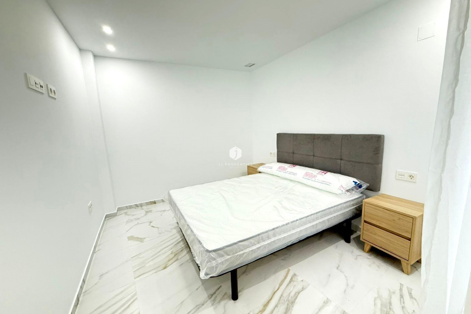 Segunda mano - Apartamento / piso -
Torrevieja - PARQUE DE LAS NACIONES