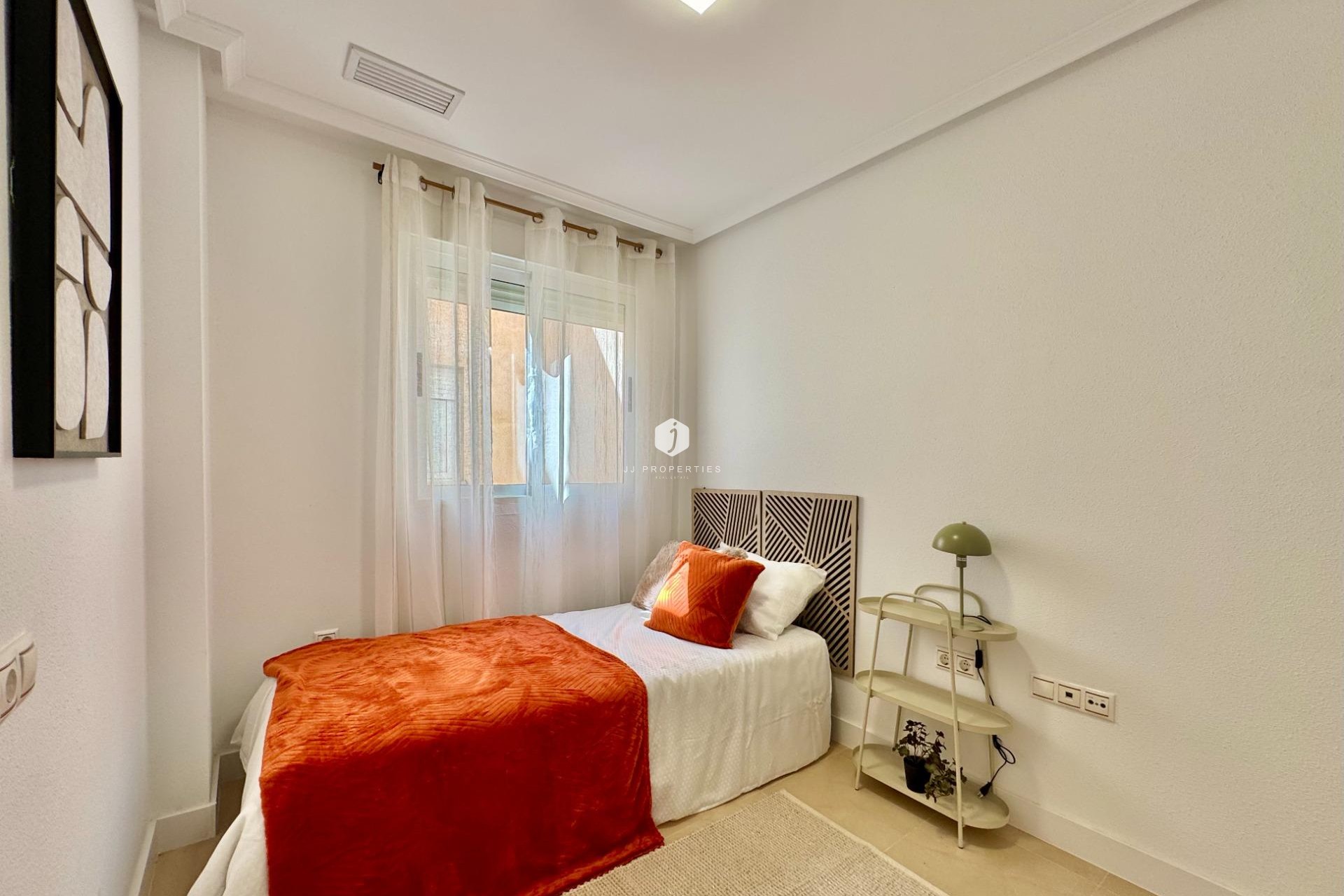 Segunda mano - Apartamento / piso -
Torrevieja - PARQUE DE LAS NACIONES