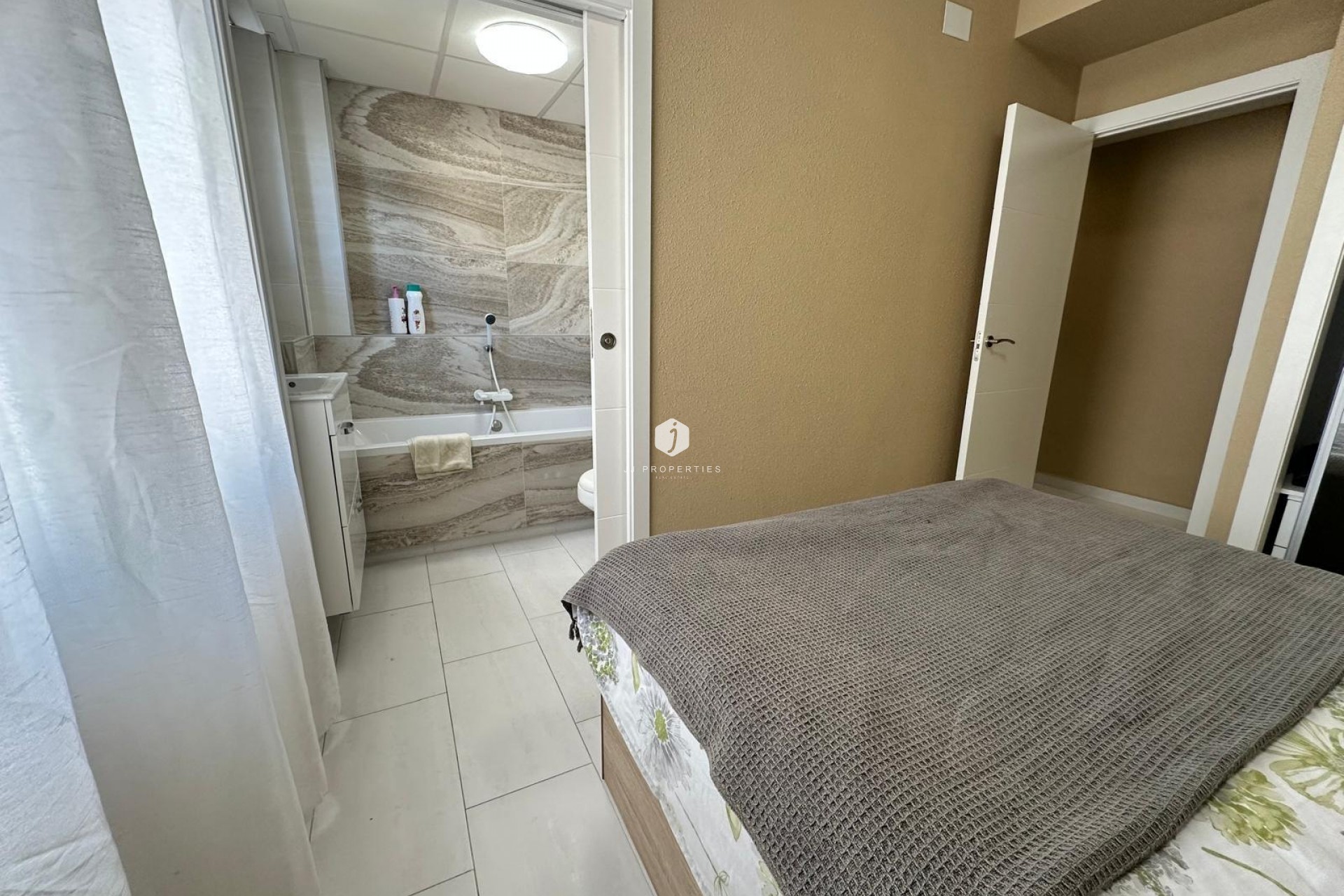 Segunda mano - Apartamento / piso -
Torrevieja - Paseo maritimo