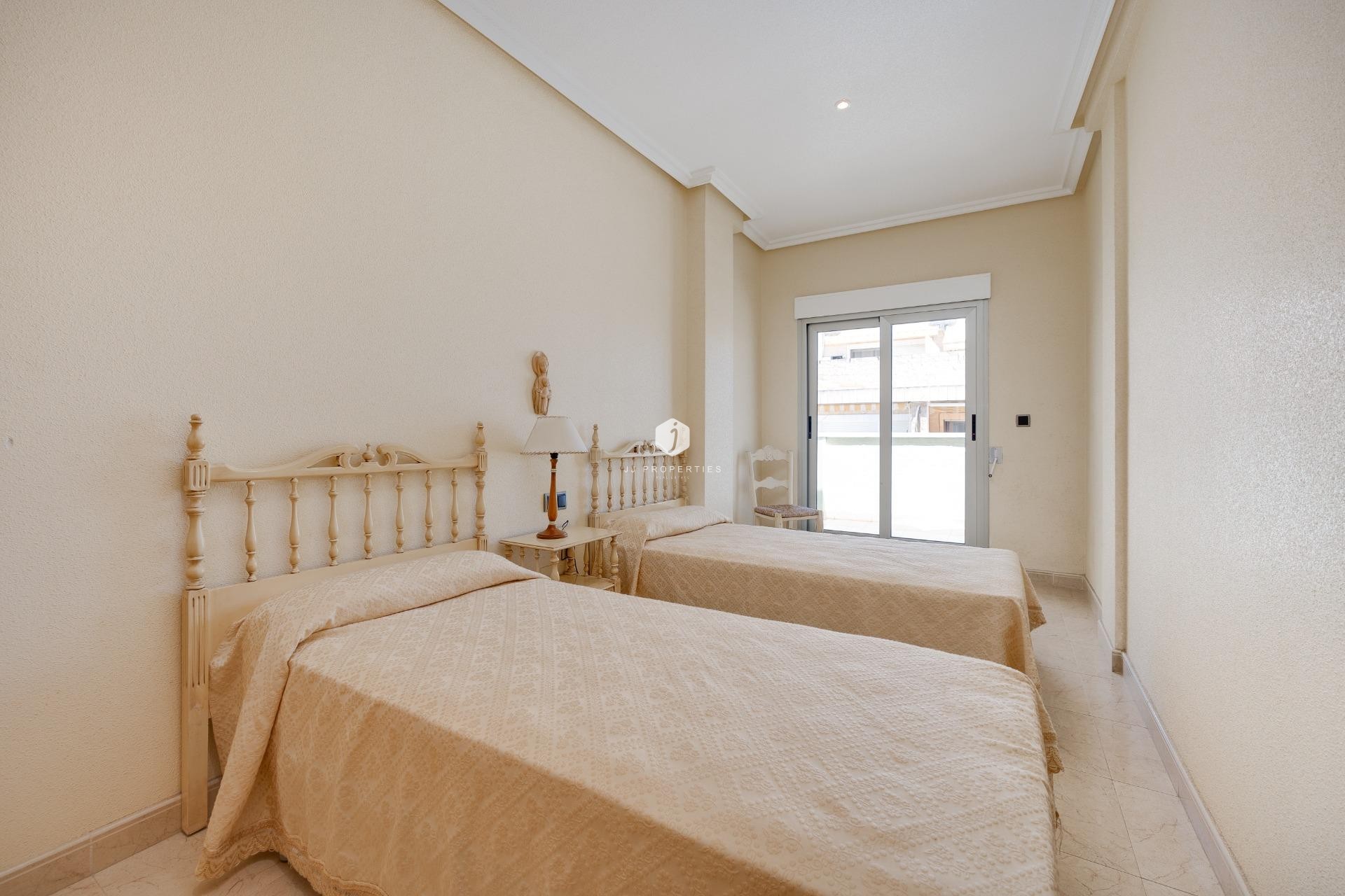 Segunda mano - Apartamento / piso -
Torrevieja - Paseo maritimo