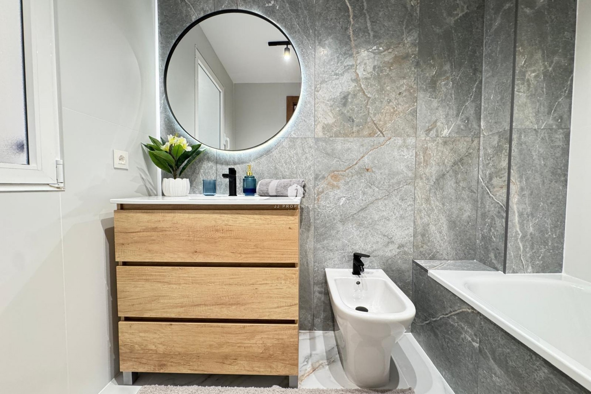 Segunda mano - Apartamento / piso -
Torrevieja - Playa de los Locos