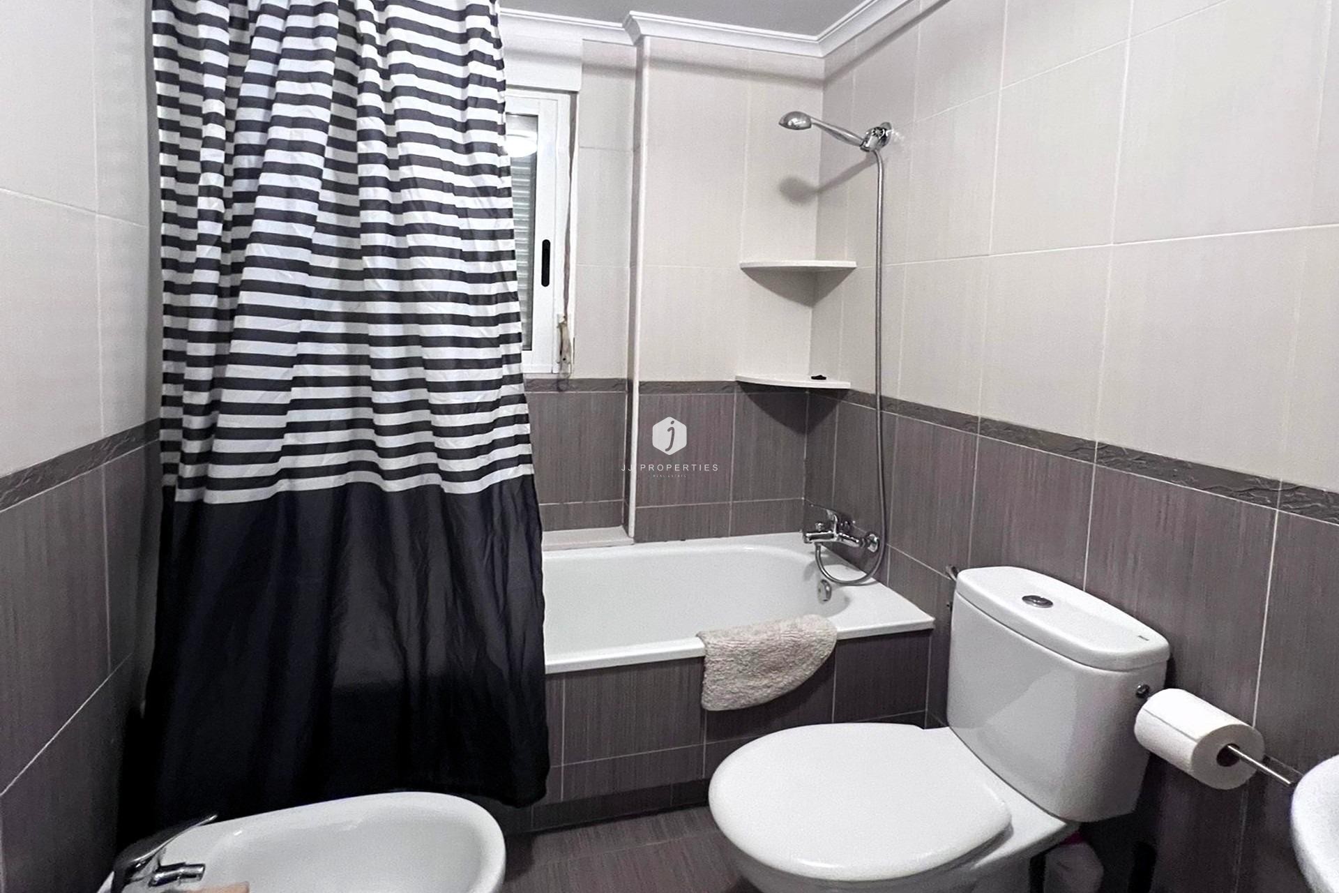 Segunda mano - Apartamento / piso -
Torrevieja - Playa de los Locos