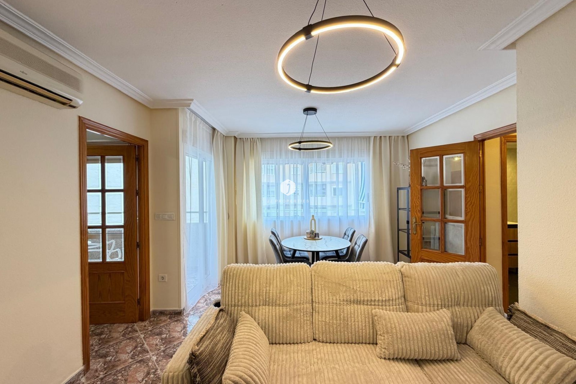 Segunda mano - Apartamento / piso -
Torrevieja - Playa de los Locos