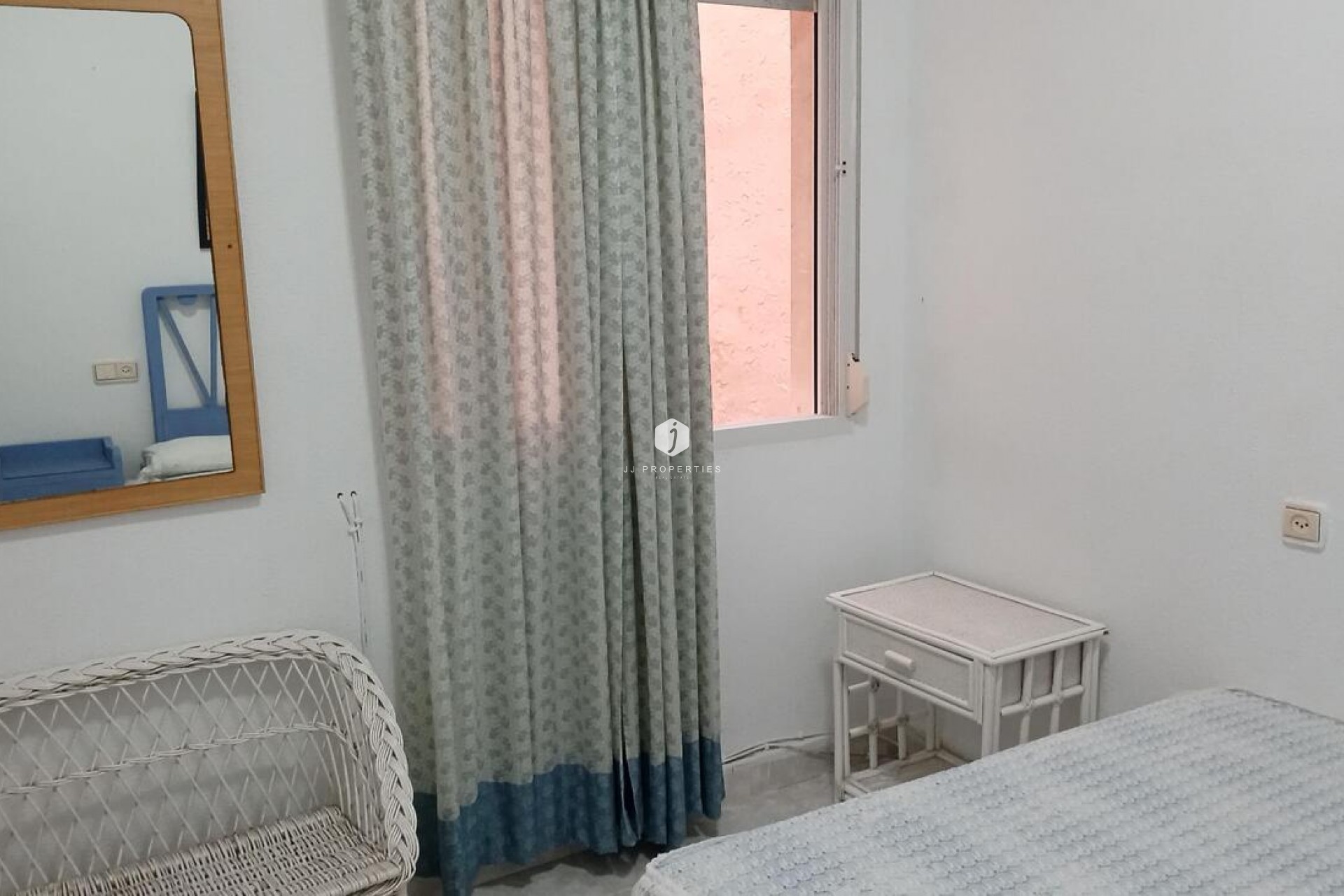 Segunda mano - Apartamento / piso -
Torrevieja - PLAYA LOS LOCOS
