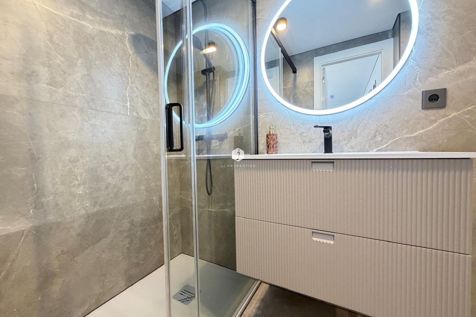 Segunda mano - Apartamento / piso -
Torrevieja - Punta prima