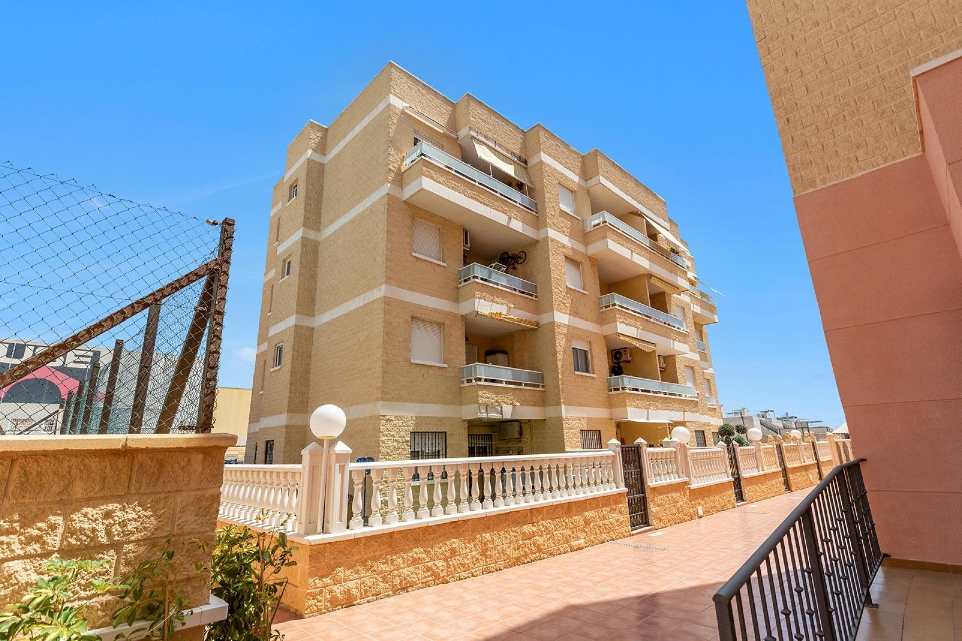 Segunda mano - Apartamento / piso -
Torrevieja - Sector 25