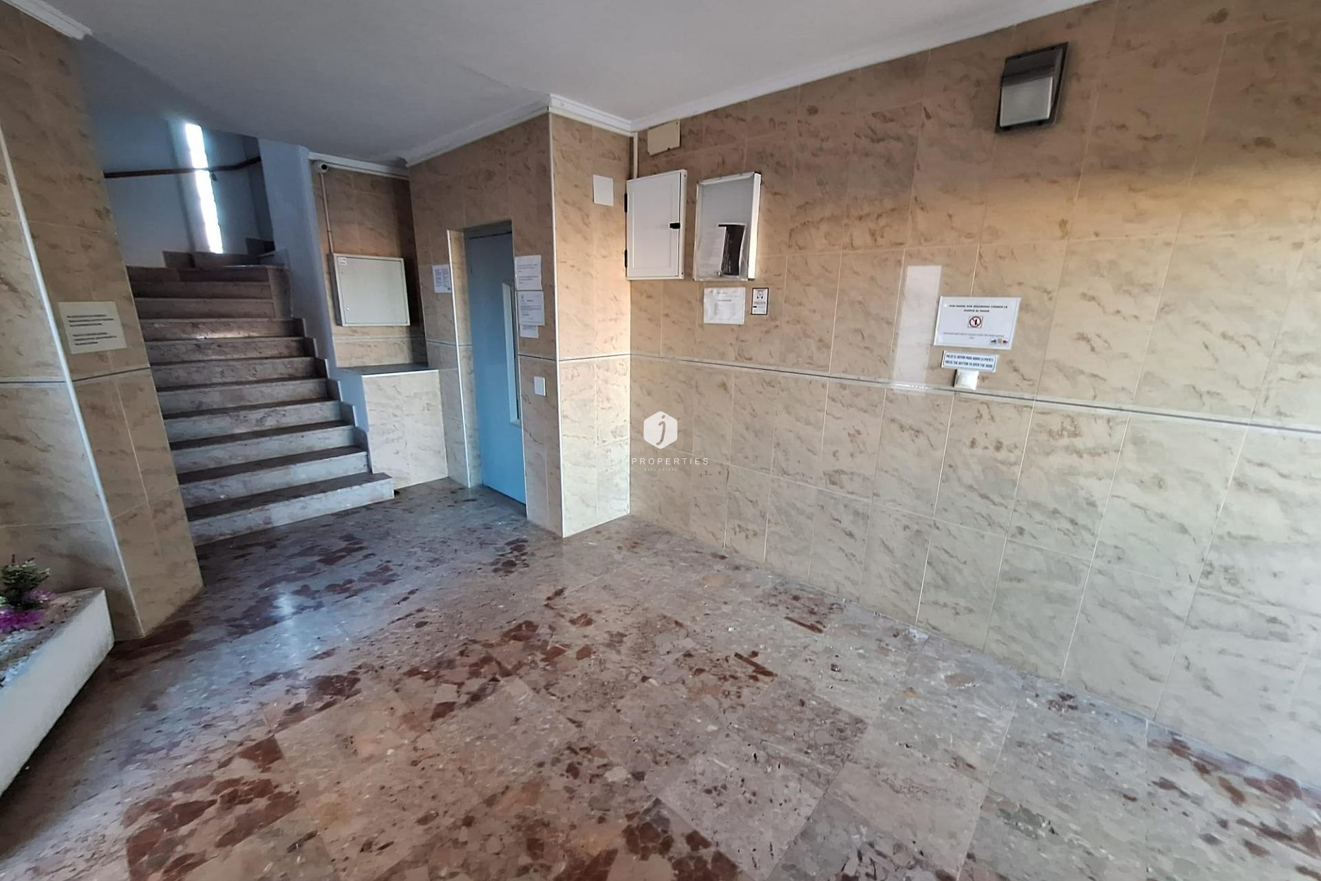 Segunda mano - Apartamento / piso -
Torrevieja - Torrejón