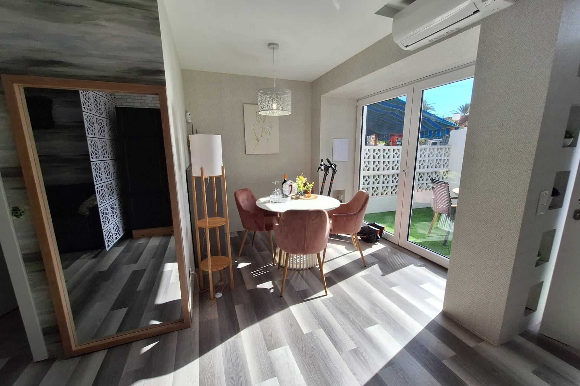 Segunda mano - Apartamento / piso -
Torrevieja - Torretas