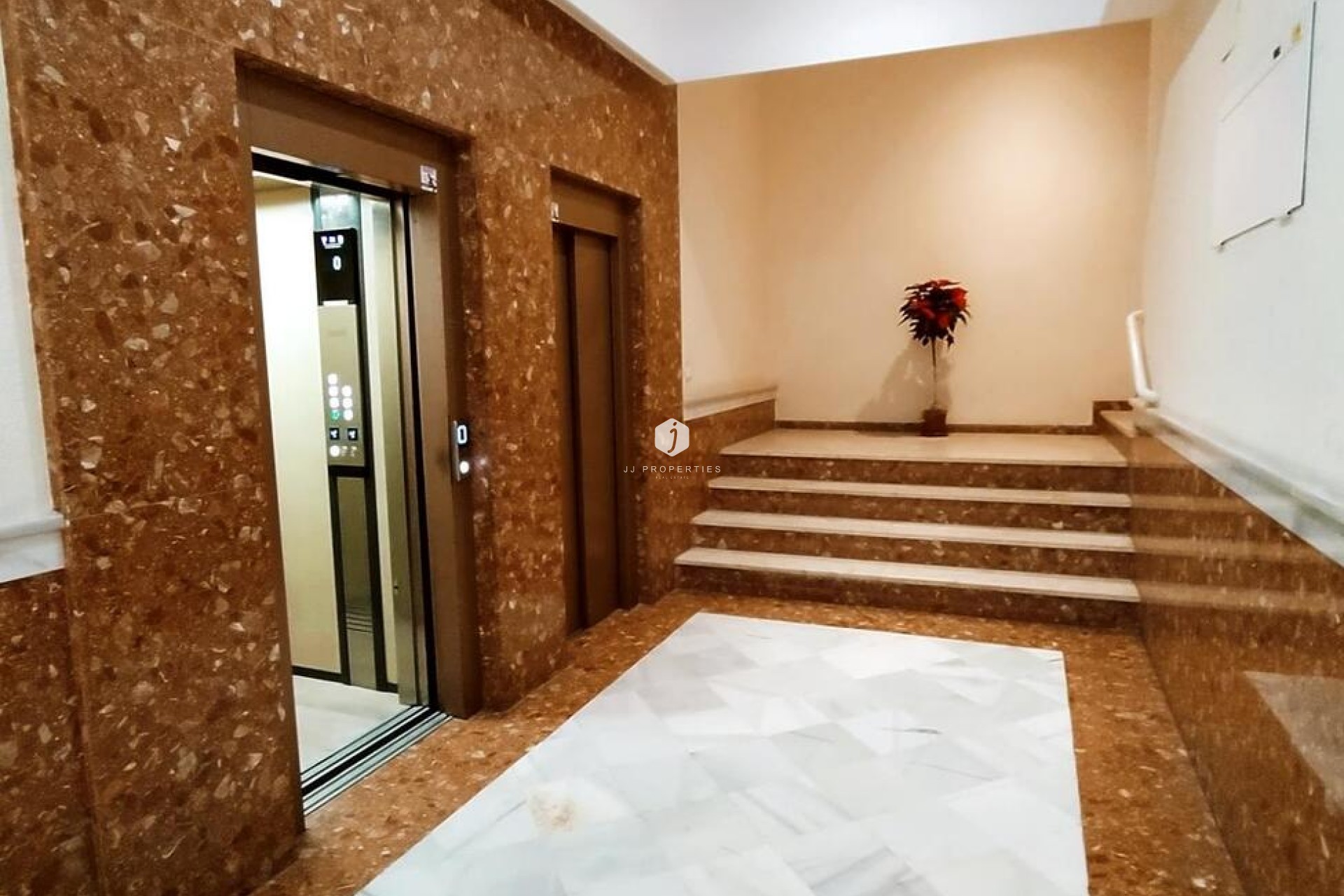 Segunda mano - Apartamento / piso -
Torrevieja