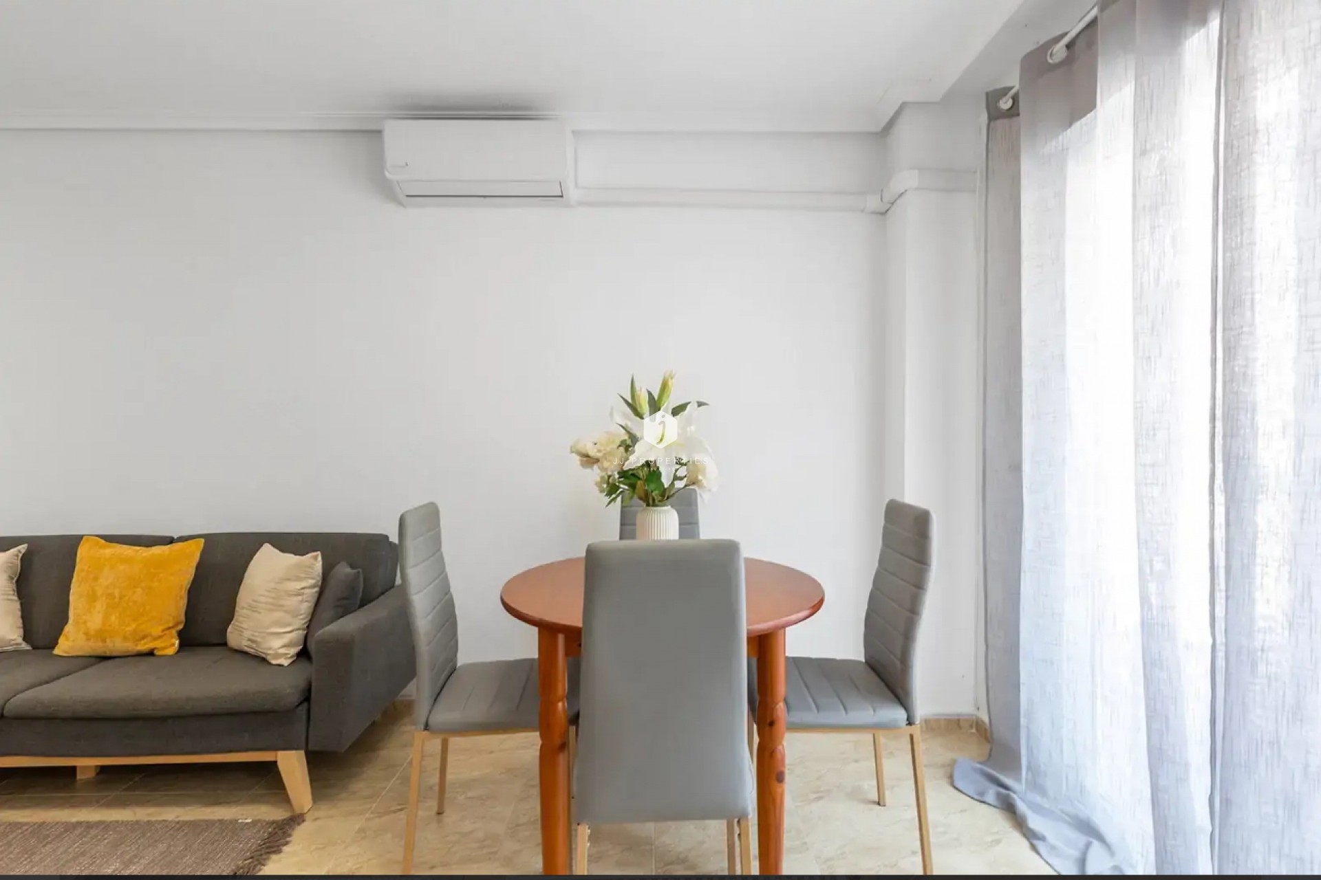 Segunda mano - Apartamento / piso -
Torrevieja