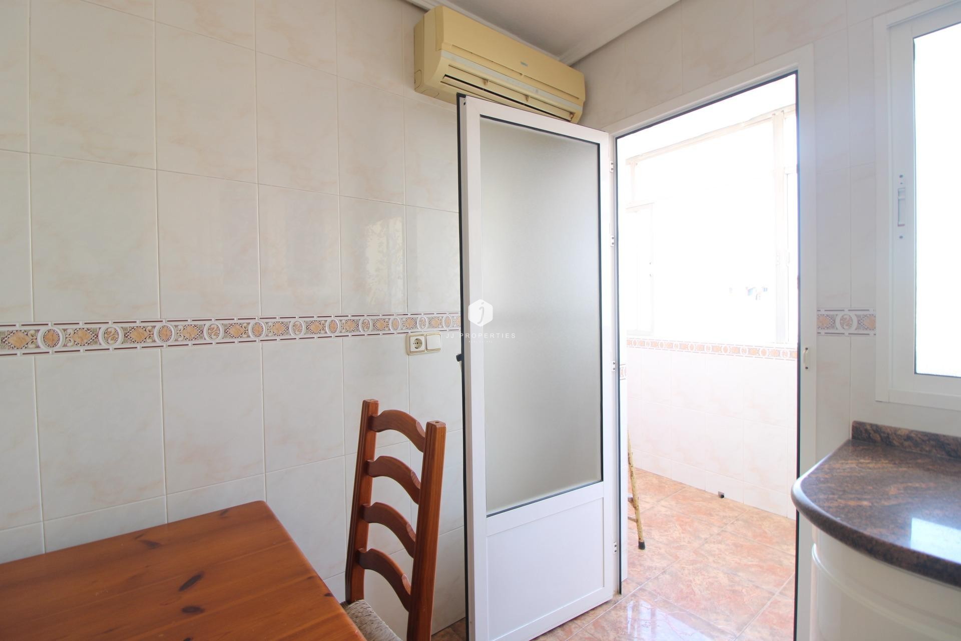 Segunda mano - Apartamento / piso -
Torrevieja