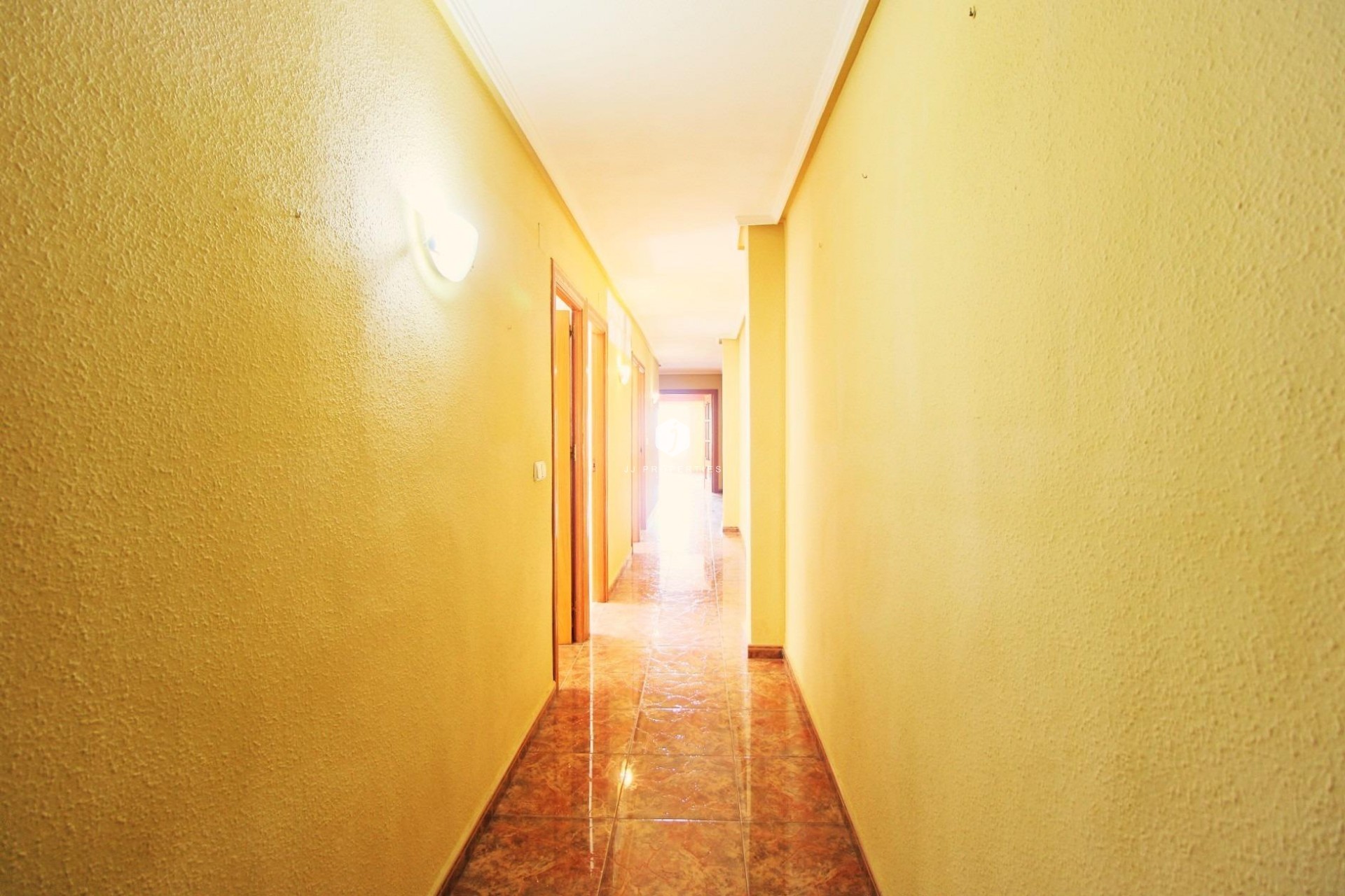 Segunda mano - Apartamento / piso -
Torrevieja