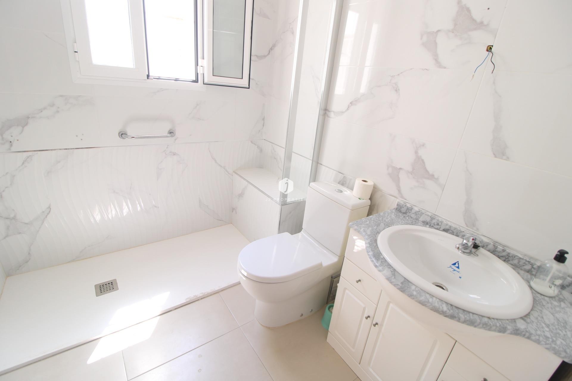 Segunda mano - Apartamento / piso -
Torrevieja