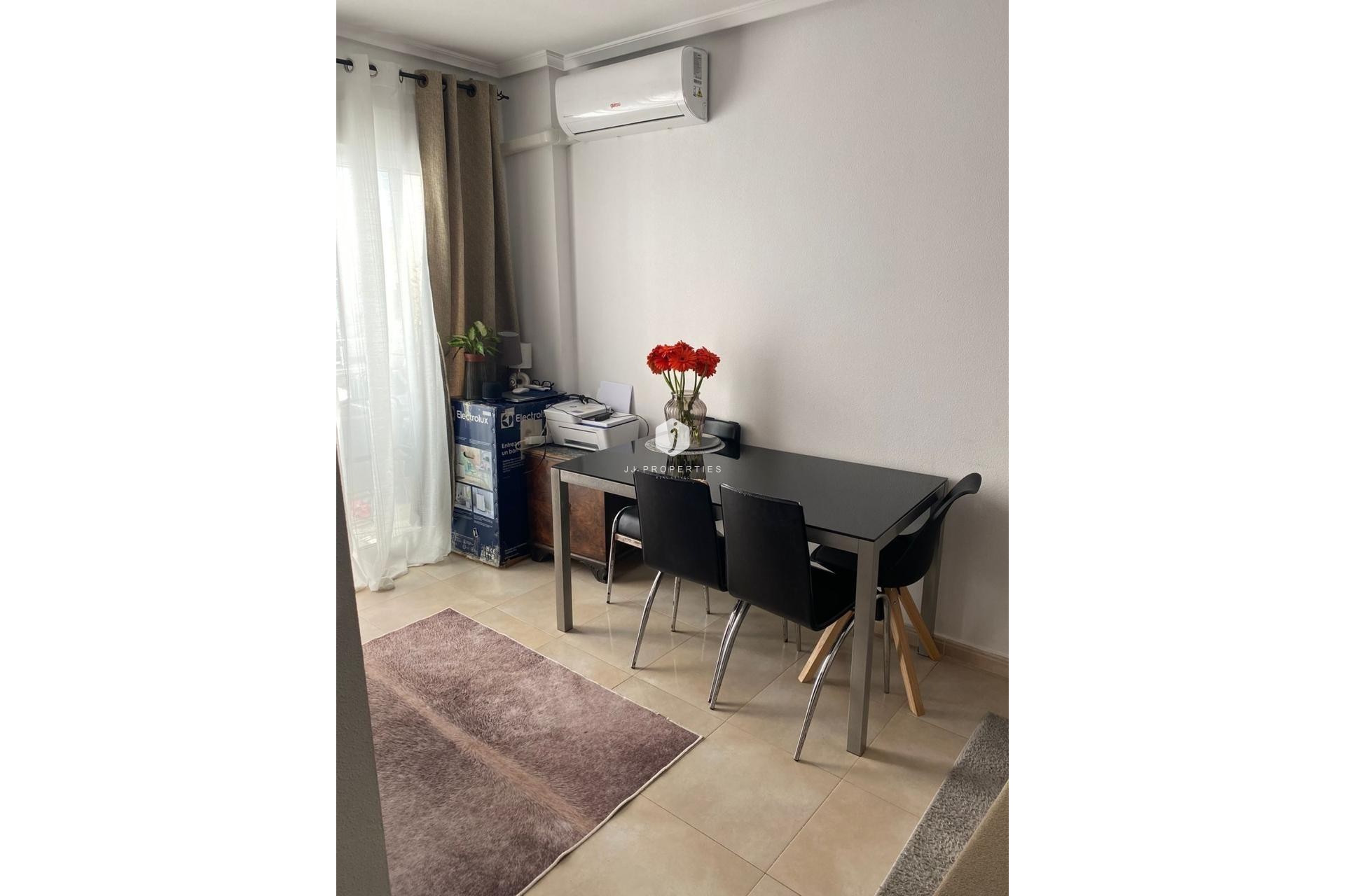 Segunda mano - Apartamento / piso -
Torrevieja