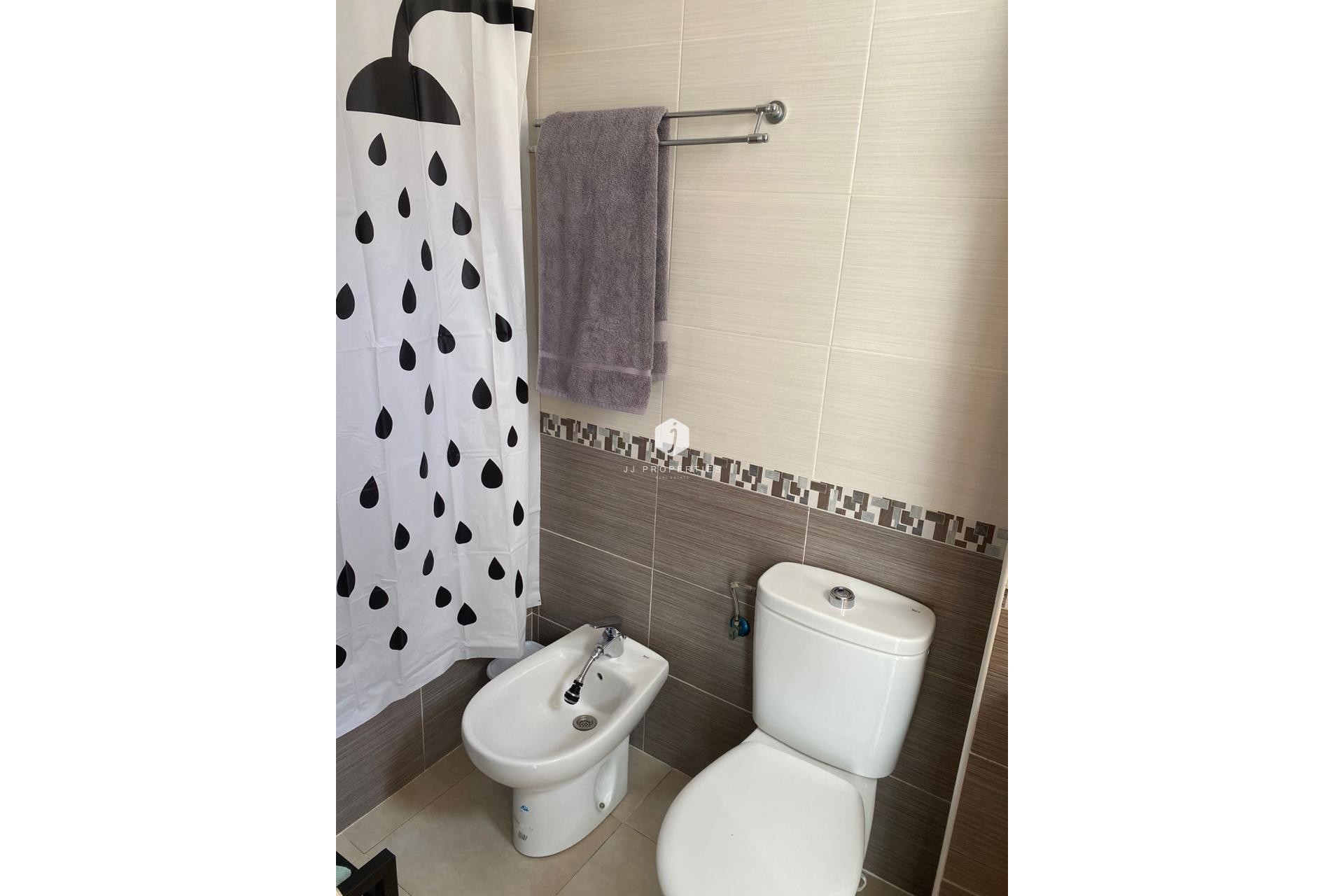 Segunda mano - Apartamento / piso -
Torrevieja