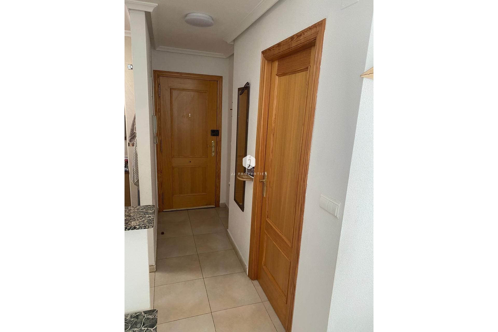 Segunda mano - Apartamento / piso -
Torrevieja