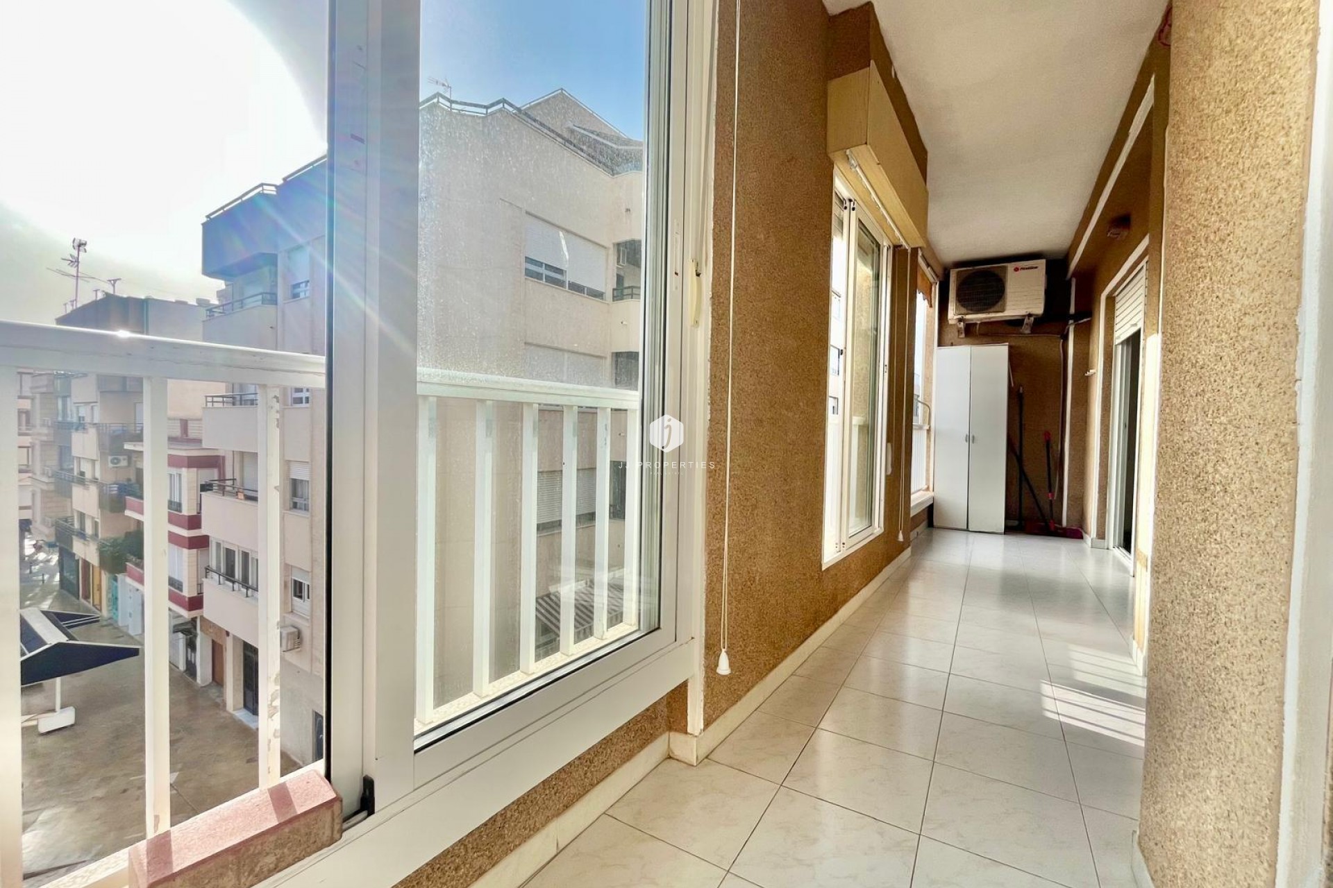 Segunda mano - Apartamento / piso -
Torrevieja