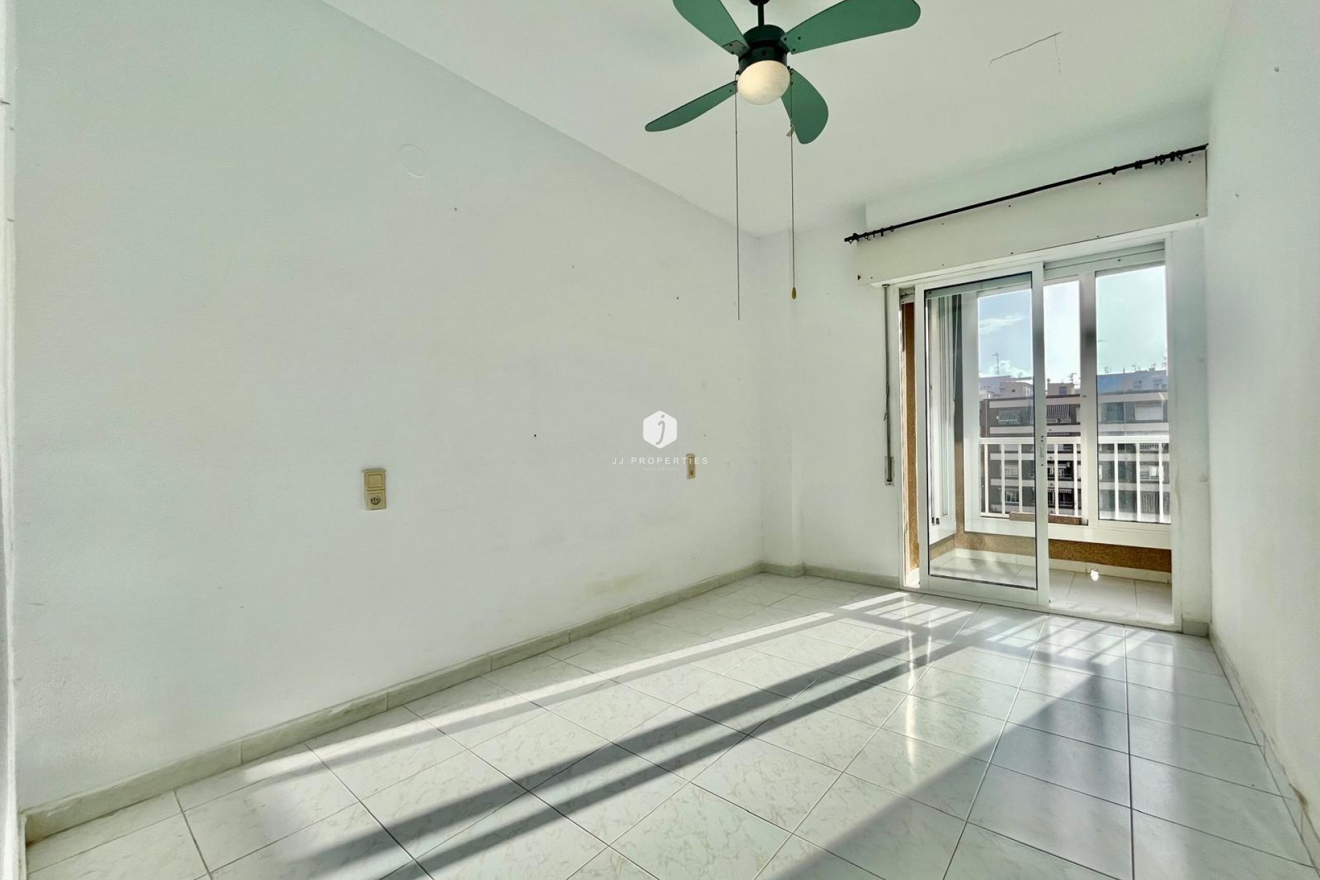 Segunda mano - Apartamento / piso -
Torrevieja