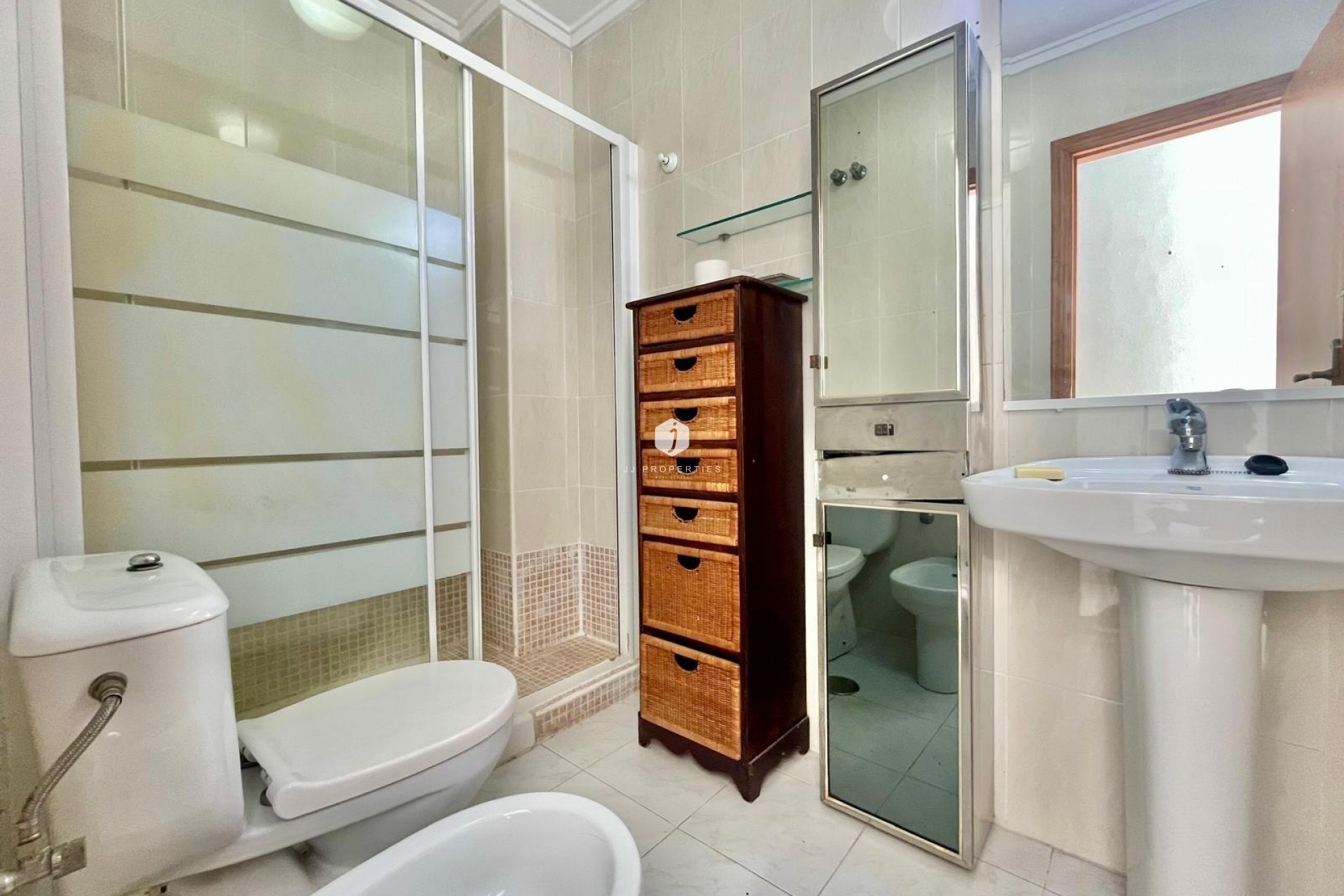 Segunda mano - Apartamento / piso -
Torrevieja