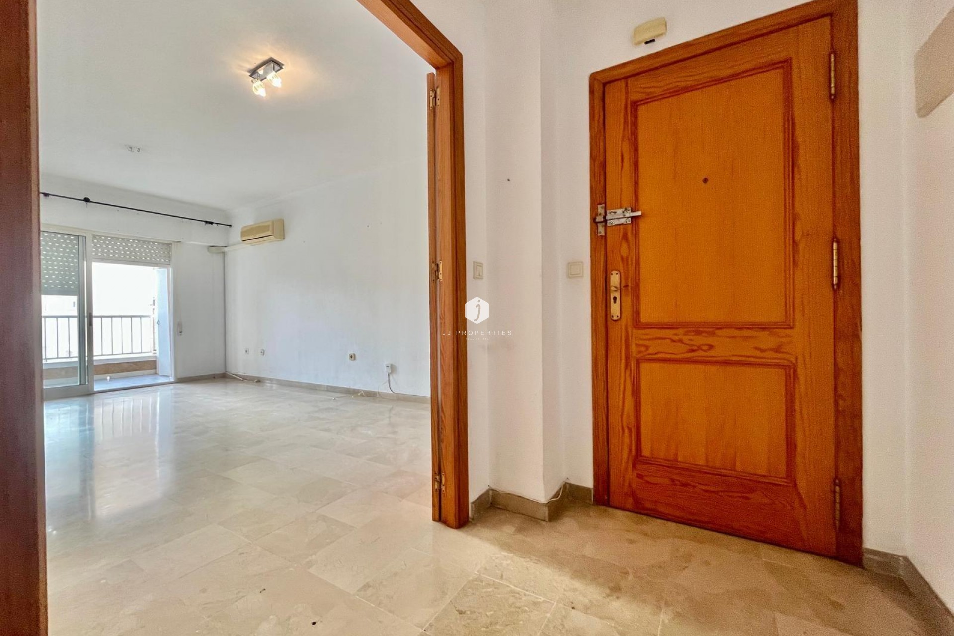 Segunda mano - Apartamento / piso -
Torrevieja