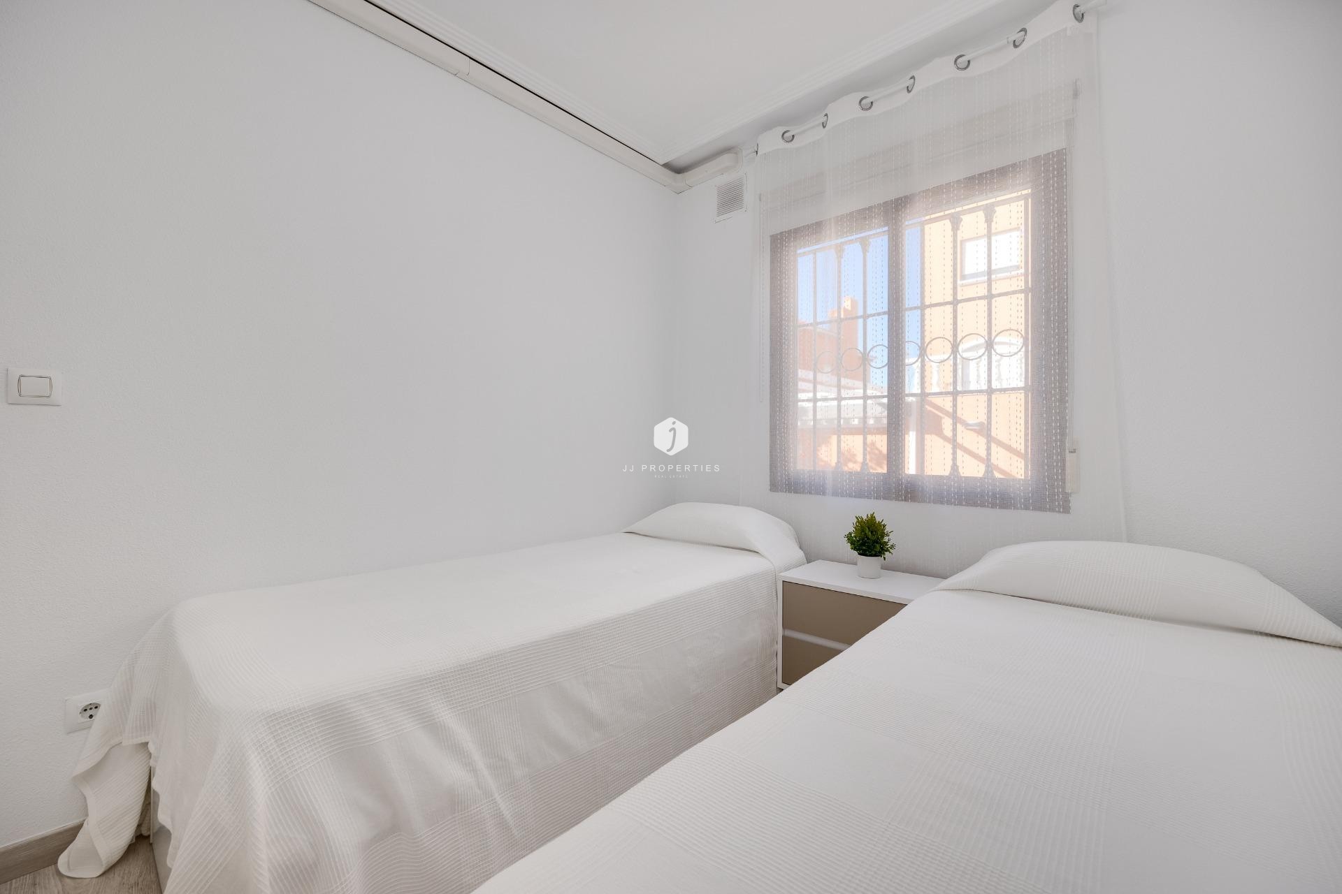 Segunda mano - Bungalow -
Torrevieja - aguas nuevas