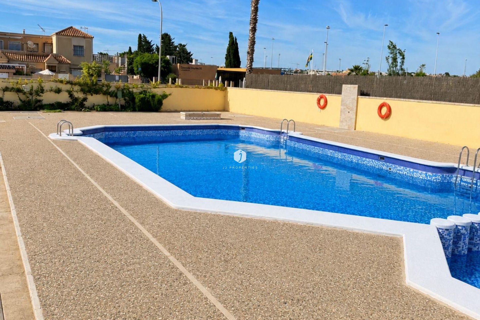 Segunda mano - Bungalow -
Torrevieja - Carrefour