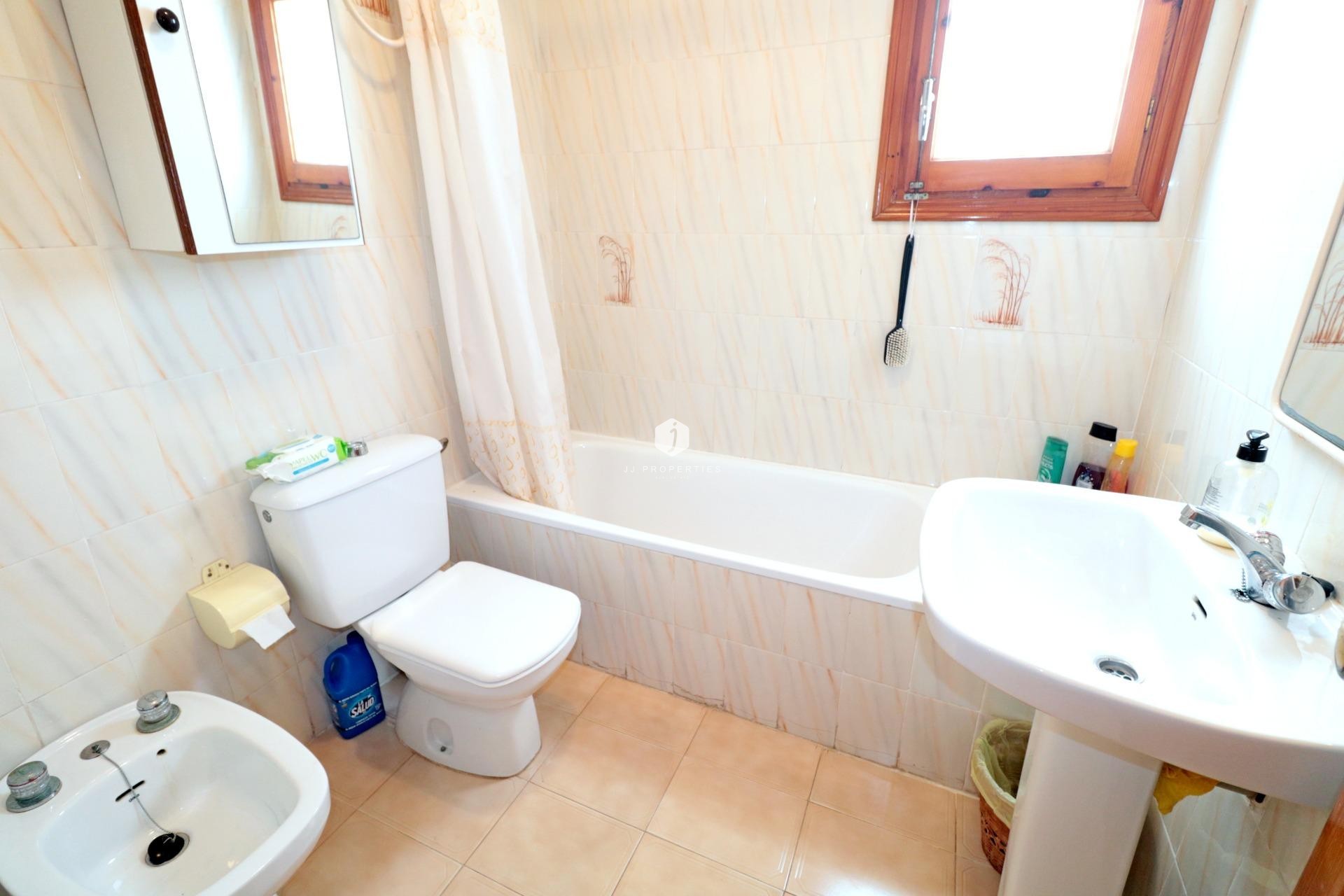 Segunda mano - Bungalow -
Torrevieja - El Acequión - Los Náufragos