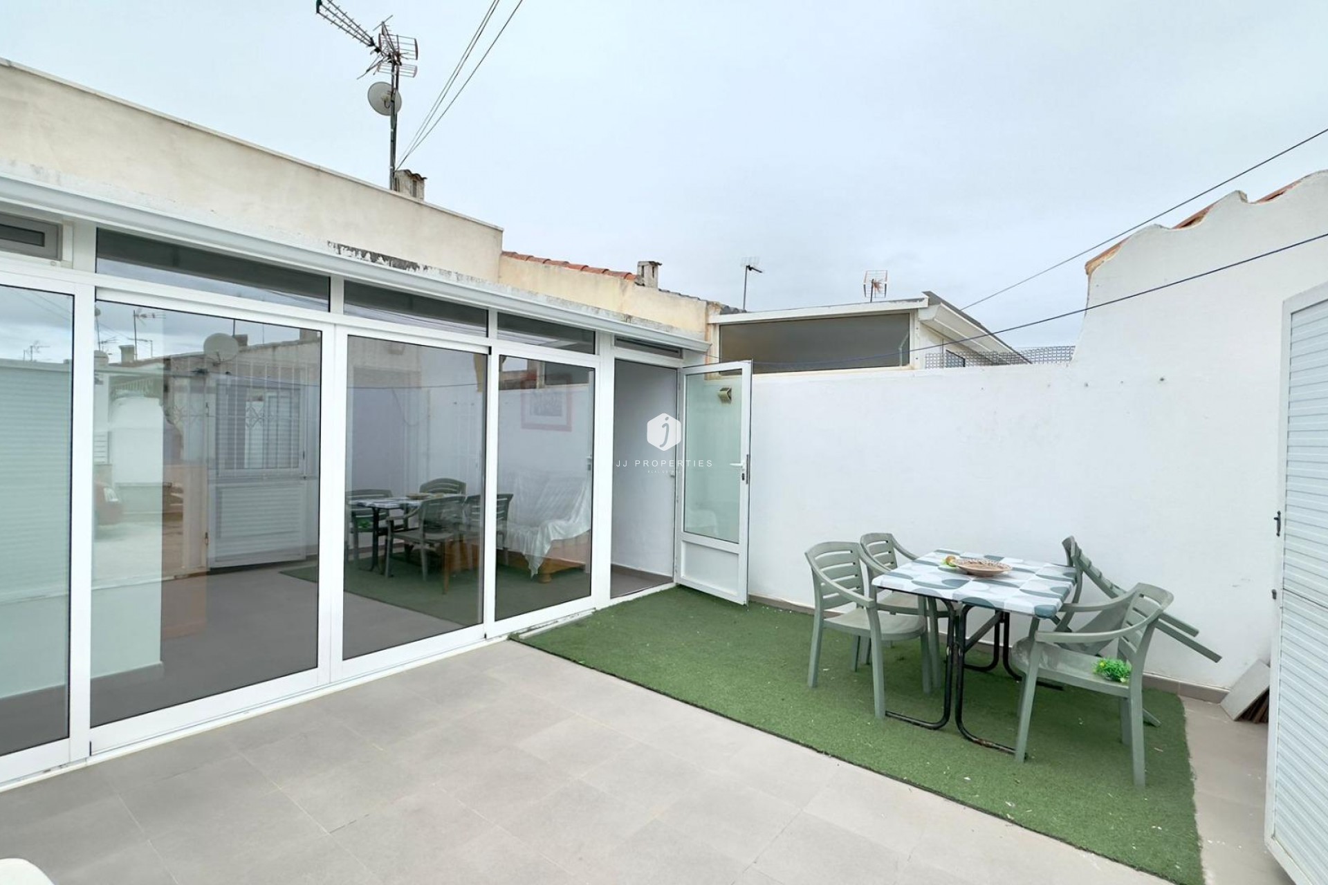 Segunda mano - Bungalow -
Torrevieja - El Limonar