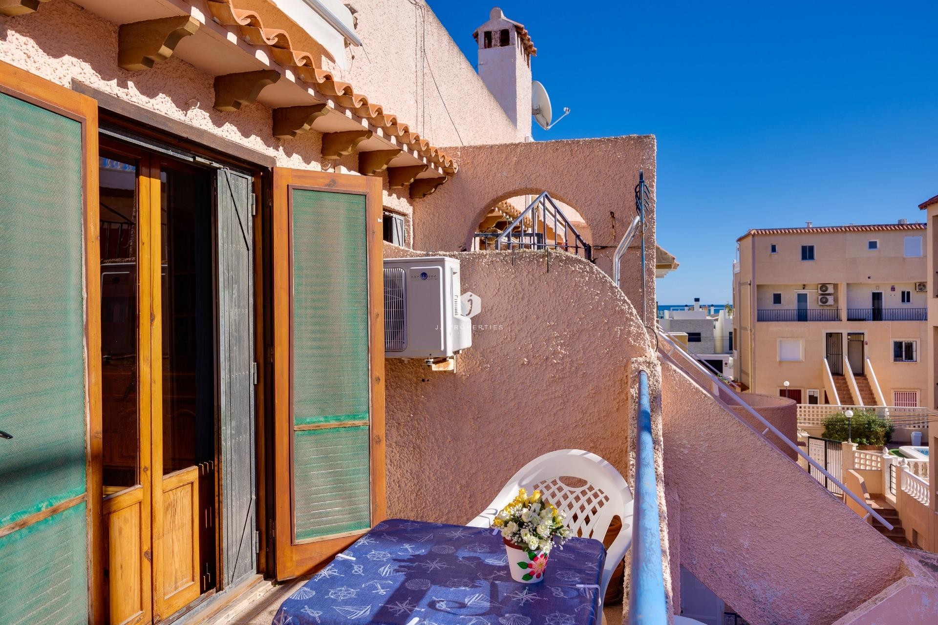 Segunda mano - Bungalow -
Torrevieja - La Mata