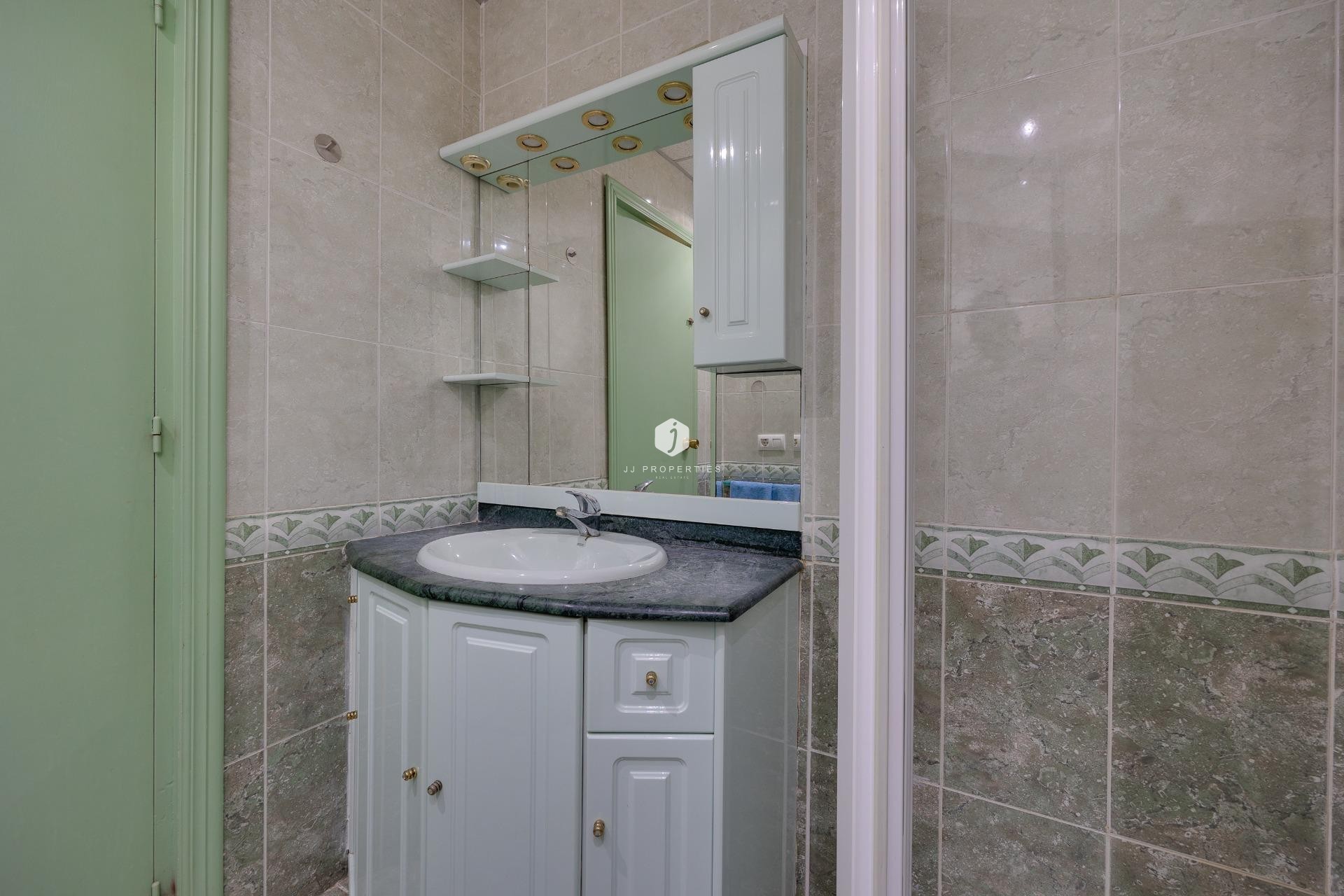 Segunda mano - Bungalow -
Torrevieja - La Mata