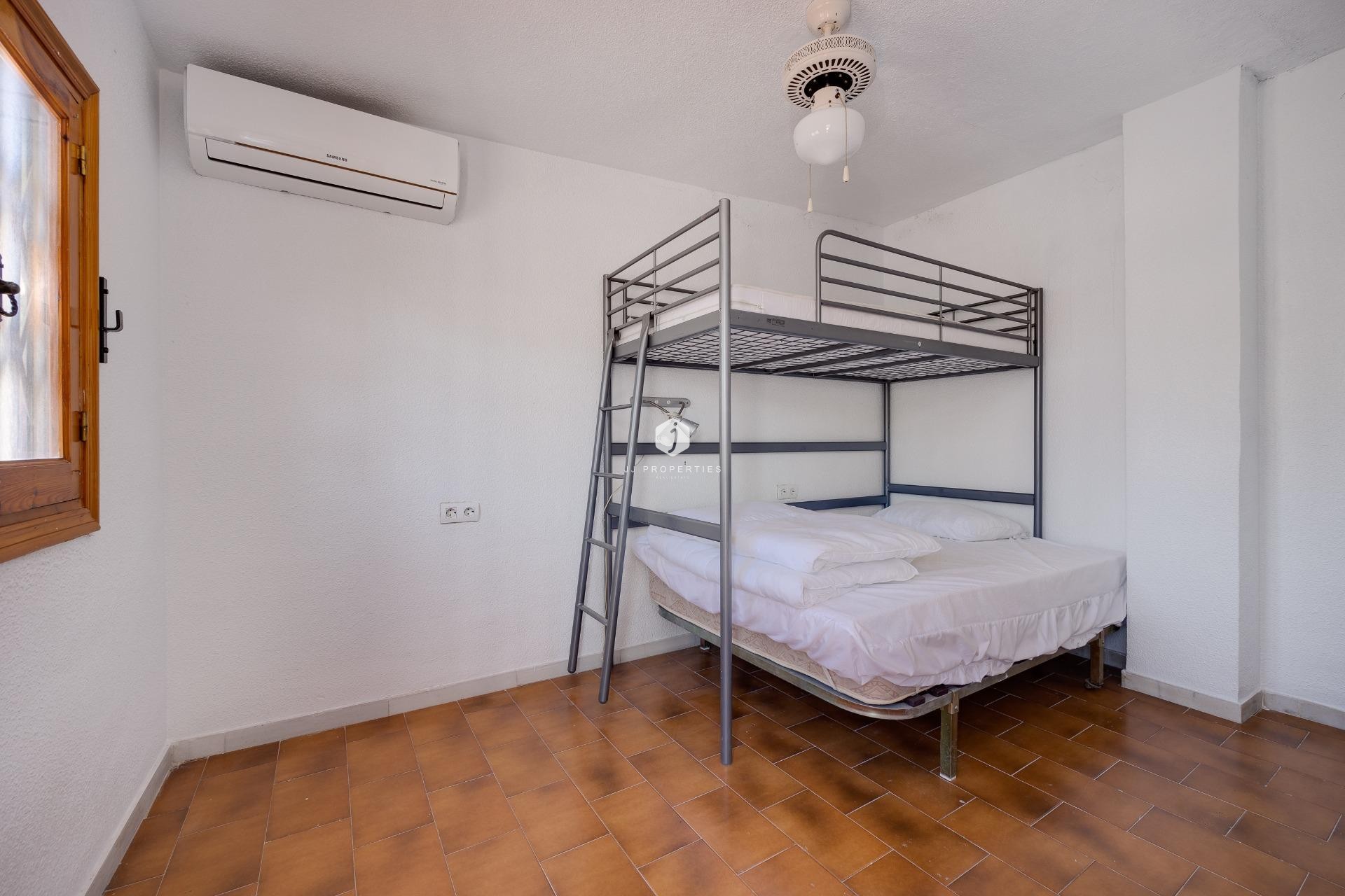 Segunda mano - Bungalow -
Torrevieja - La Mata