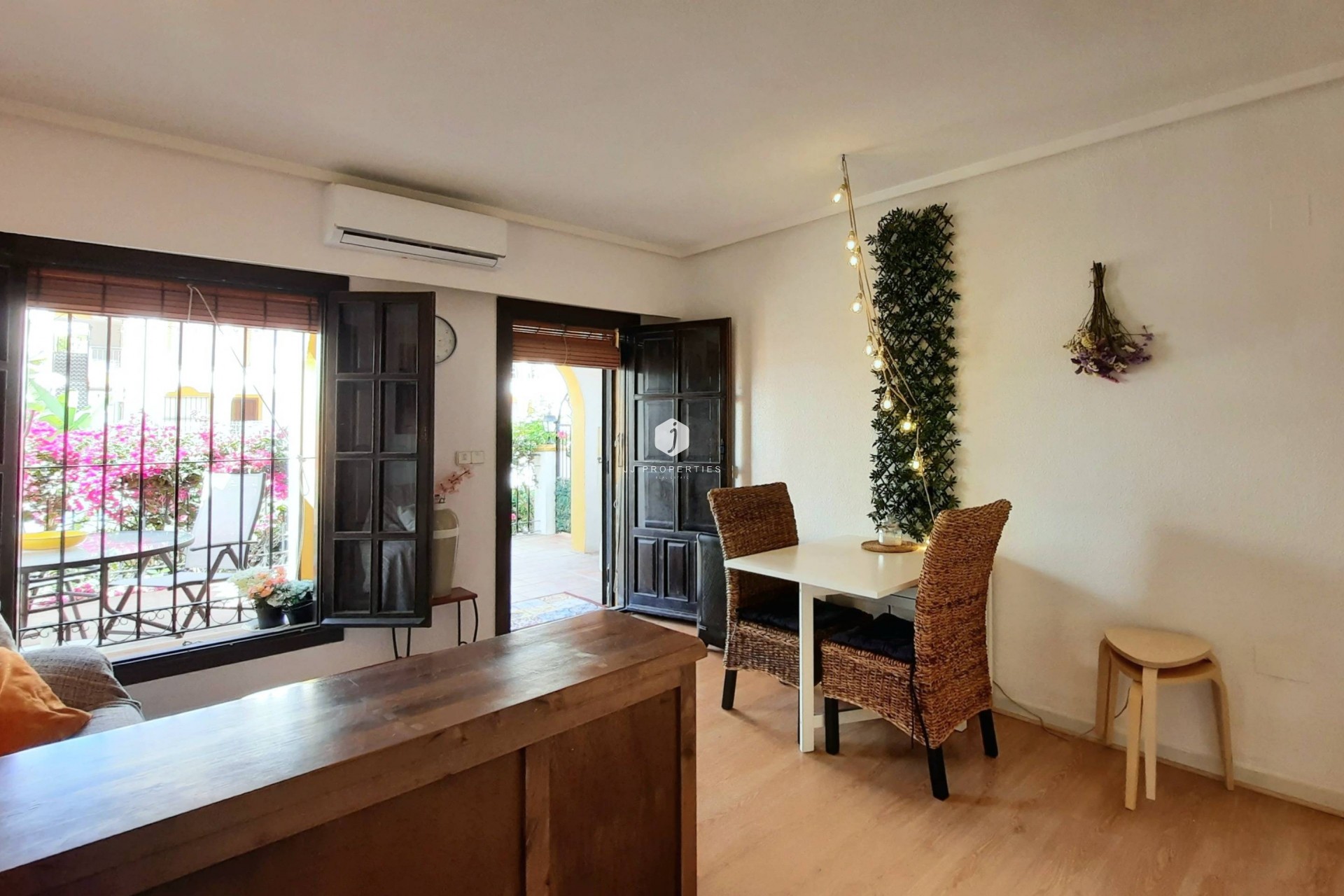 Segunda mano - Bungalow -
Torrevieja - La Mata