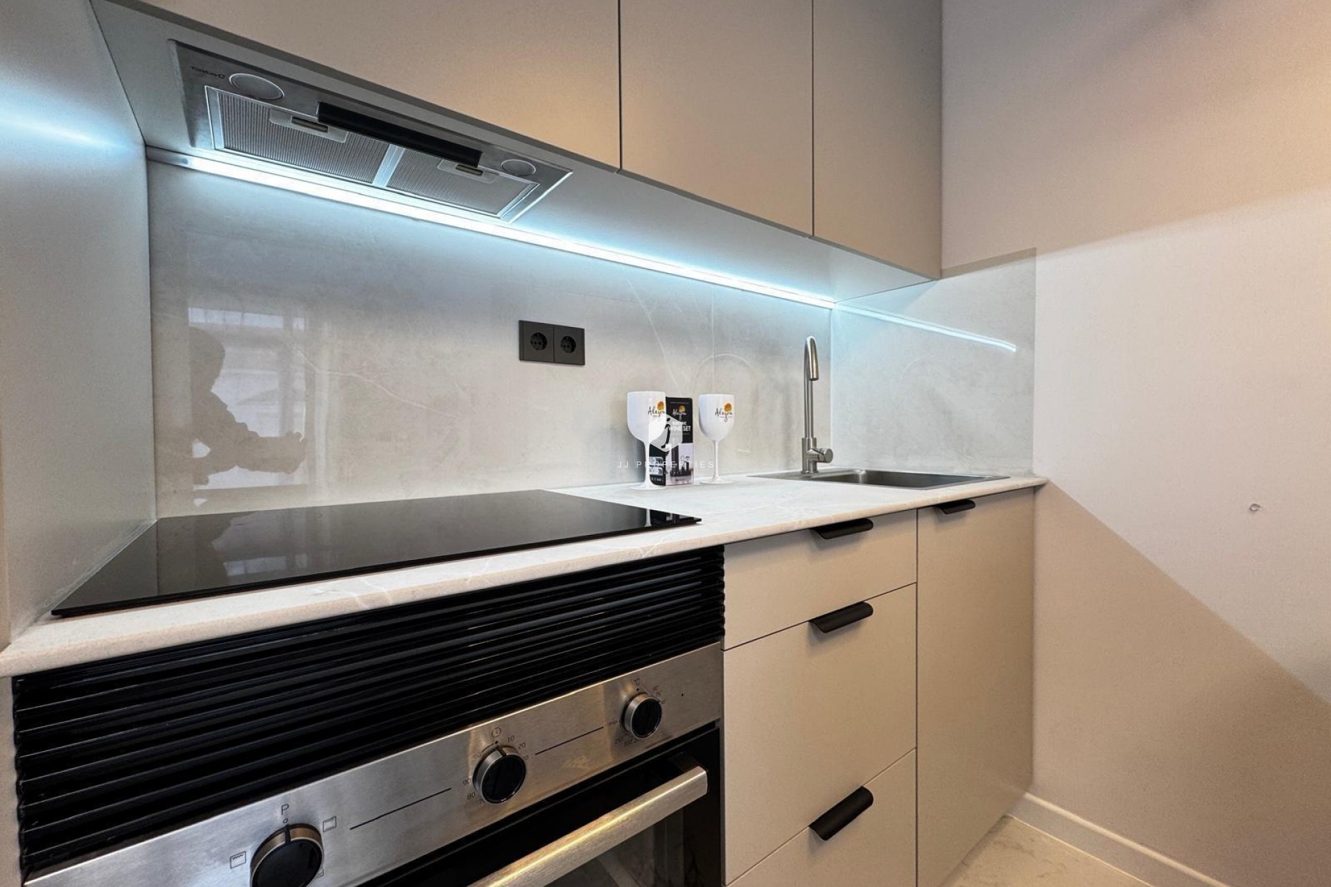 Segunda mano - Bungalow -
Torrevieja - La Siesta - El Salado - Torreta