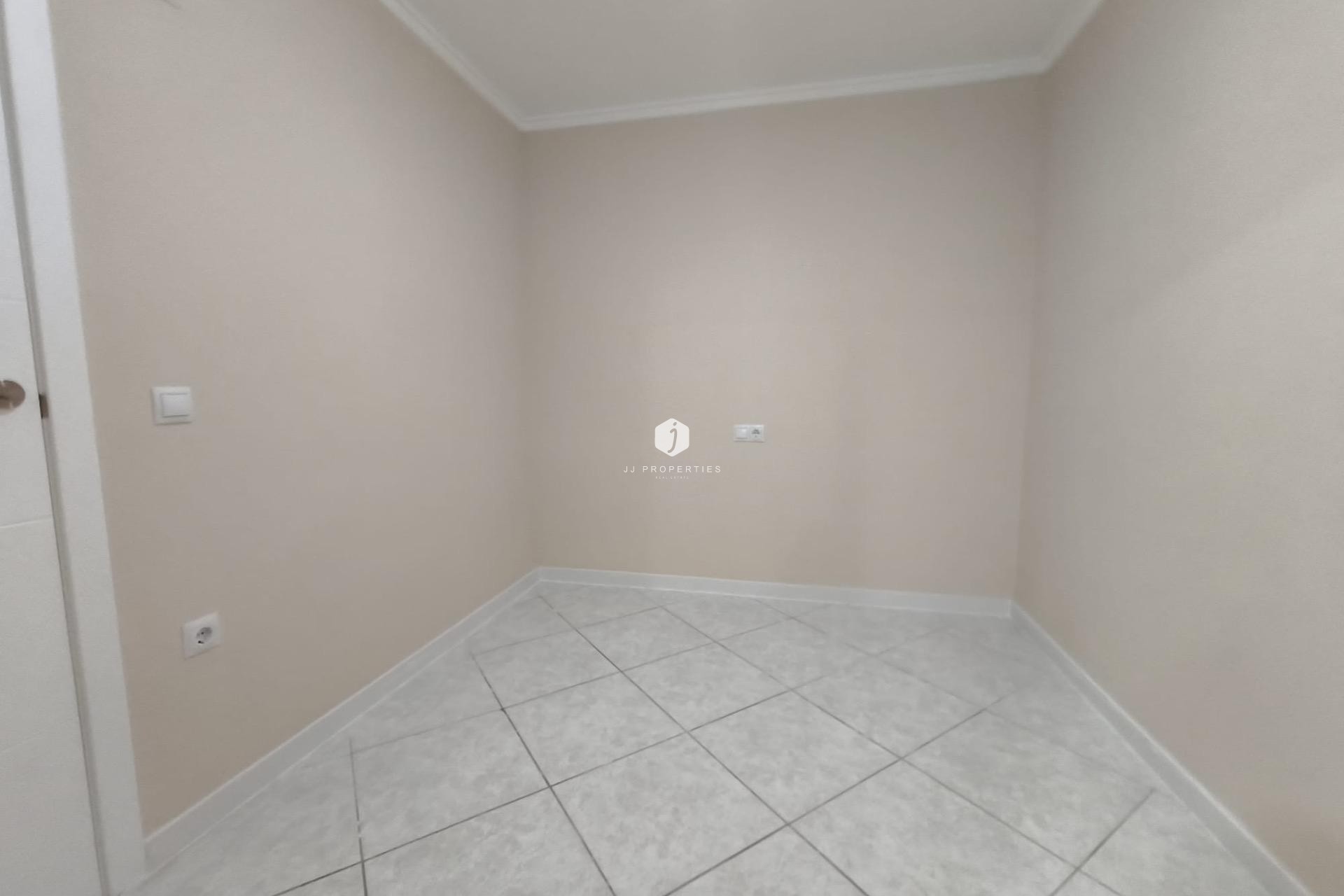 Segunda mano - Bungalow -
Torrevieja - La Siesta - El Salado - Torreta