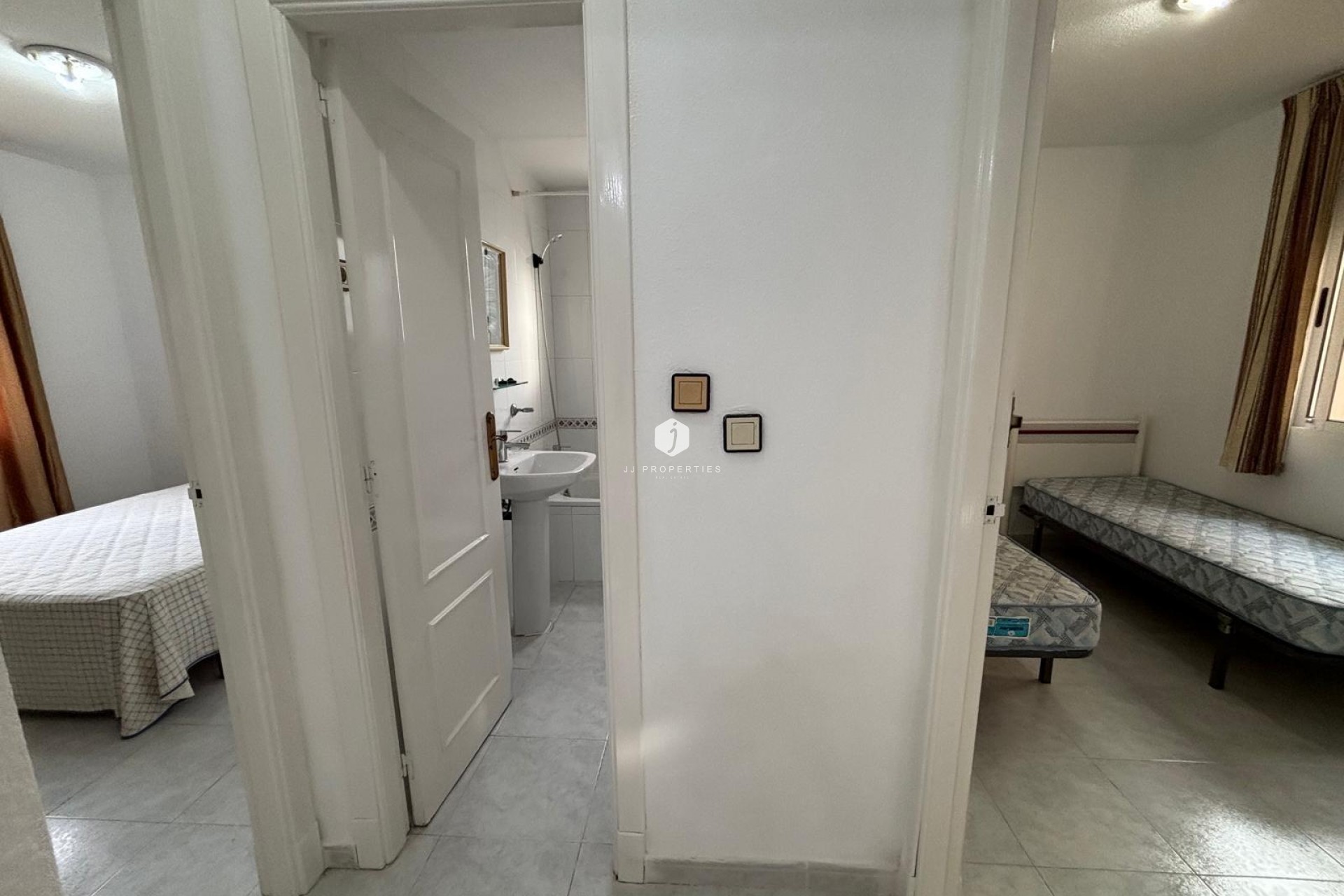 Segunda mano - Bungalow -
Torrevieja - La Siesta - El Salado - Torreta