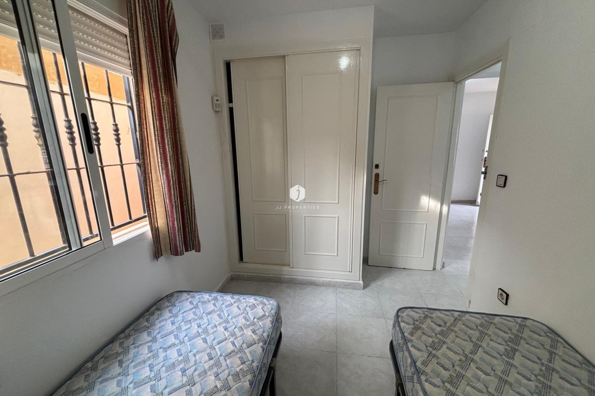 Segunda mano - Bungalow -
Torrevieja - La Siesta - El Salado - Torreta