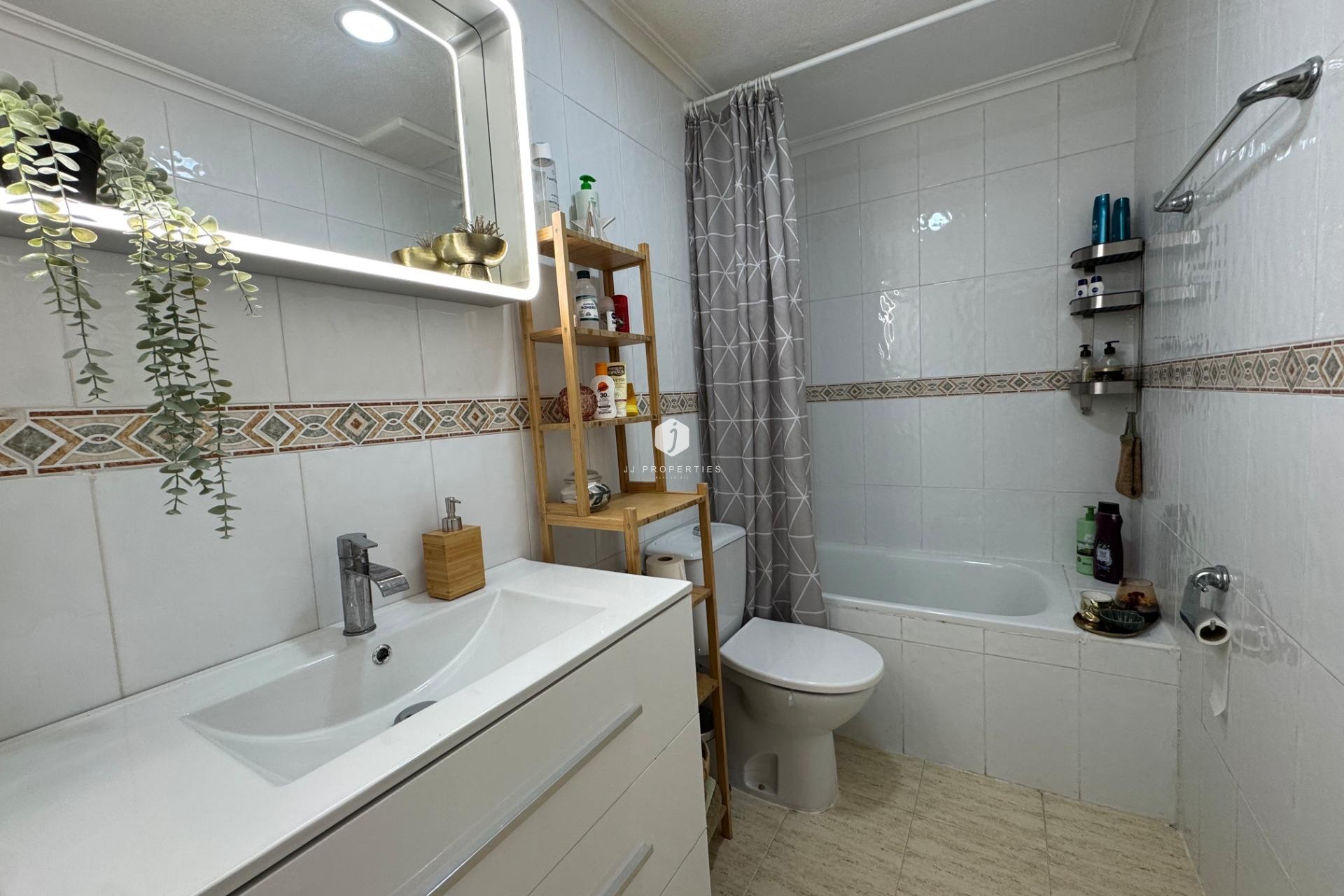 Segunda mano - Bungalow -
Torrevieja - La Siesta - El Salado - Torreta