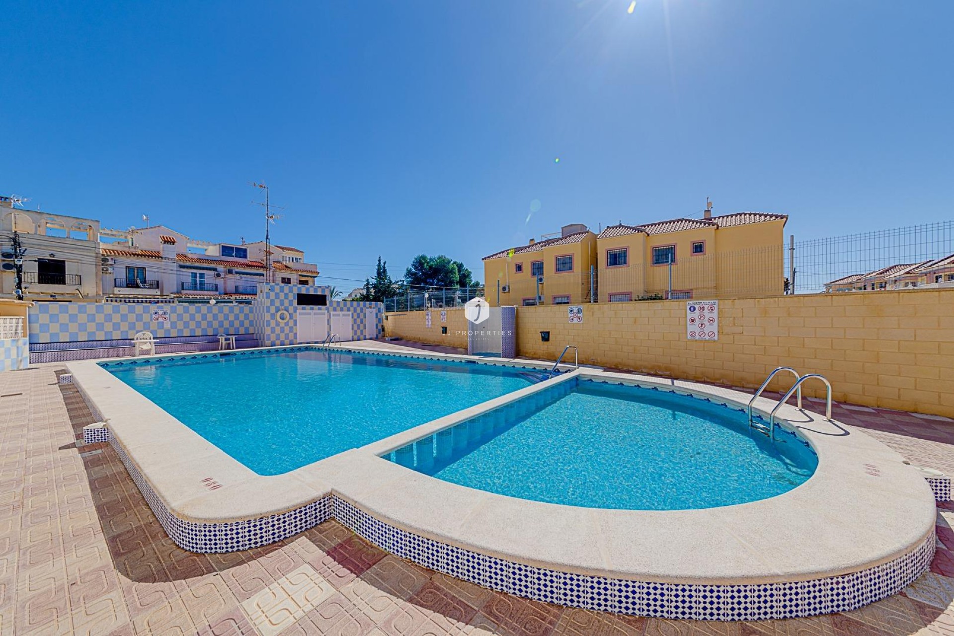 Segunda mano - Bungalow -
Torrevieja - La Siesta - El Salado - Torreta