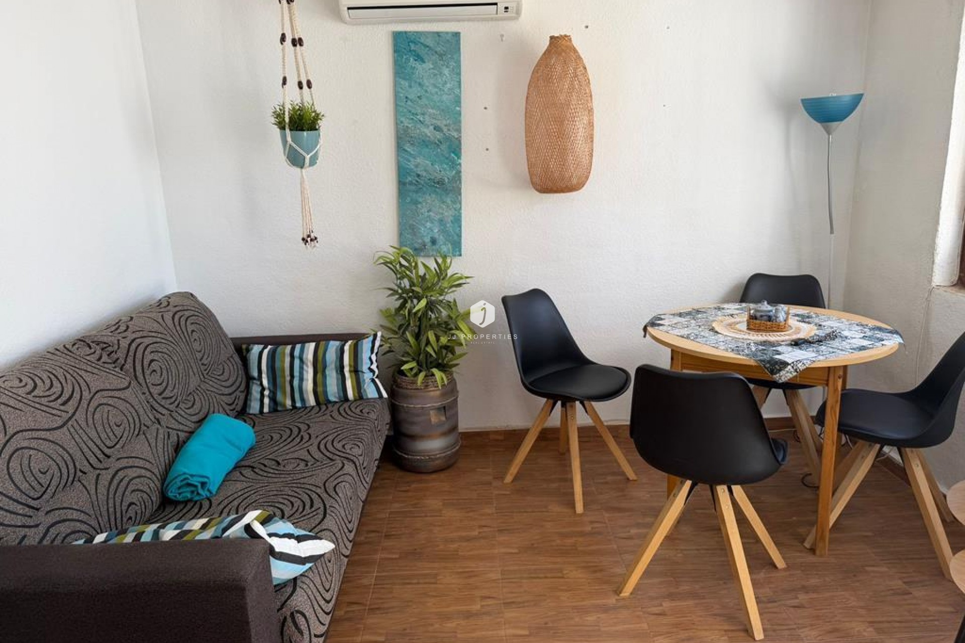 Segunda mano - Bungalow -
Torrevieja - LA TORRETAS