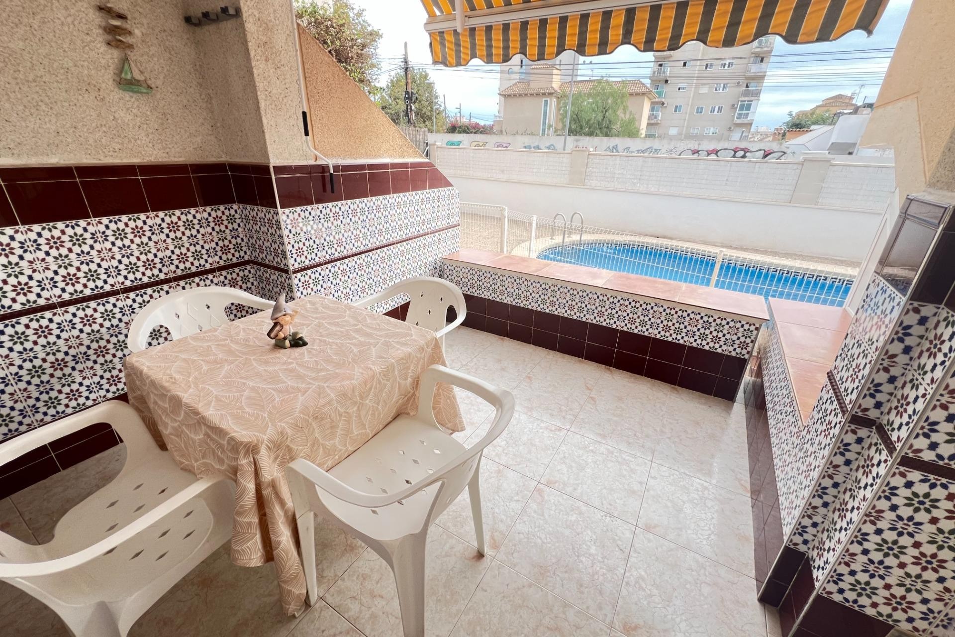 Segunda mano - Bungalow -
Torrevieja - Nueva Torrevieja