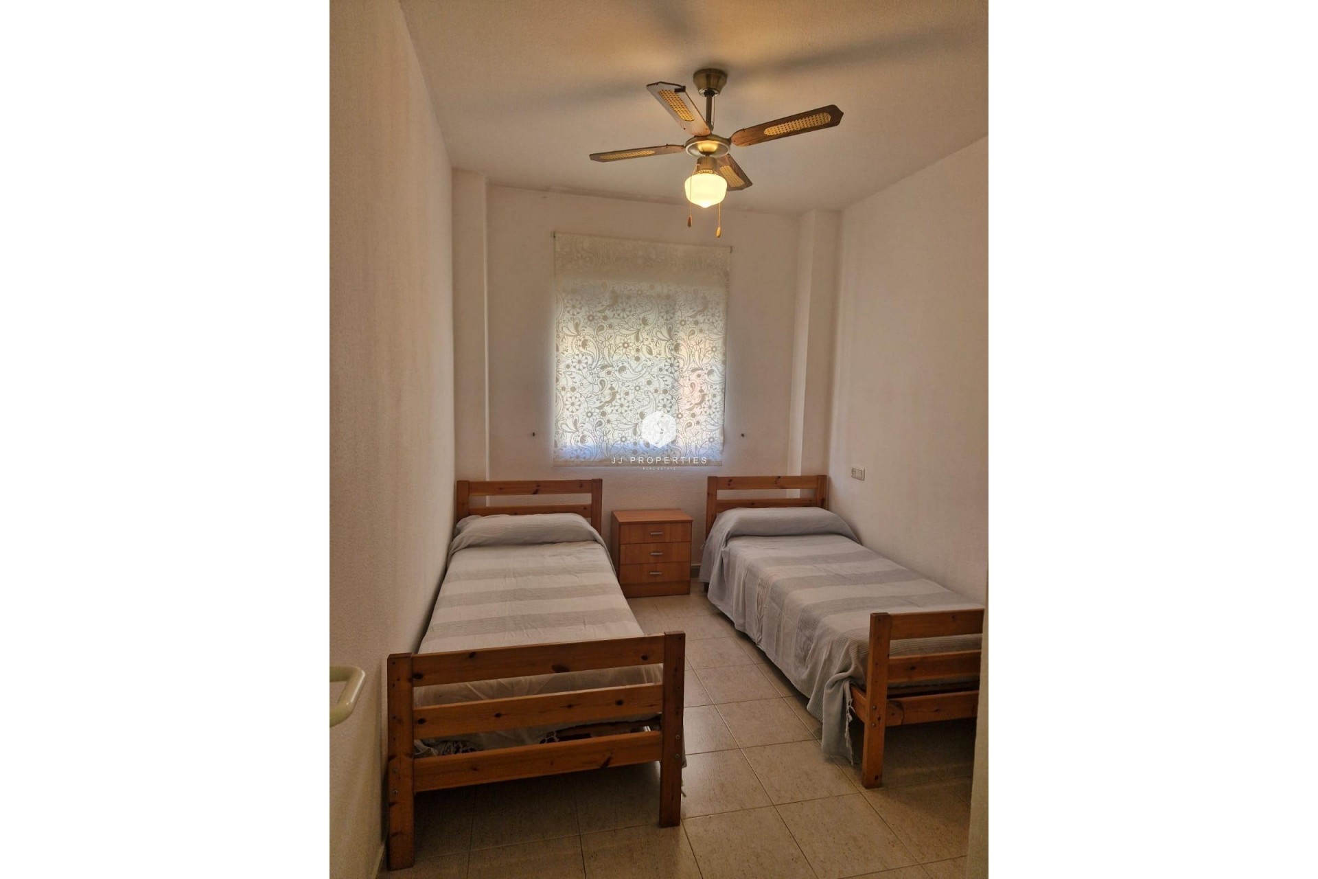 Segunda mano - Bungalow -
Torrevieja - Playa de los Naufragos