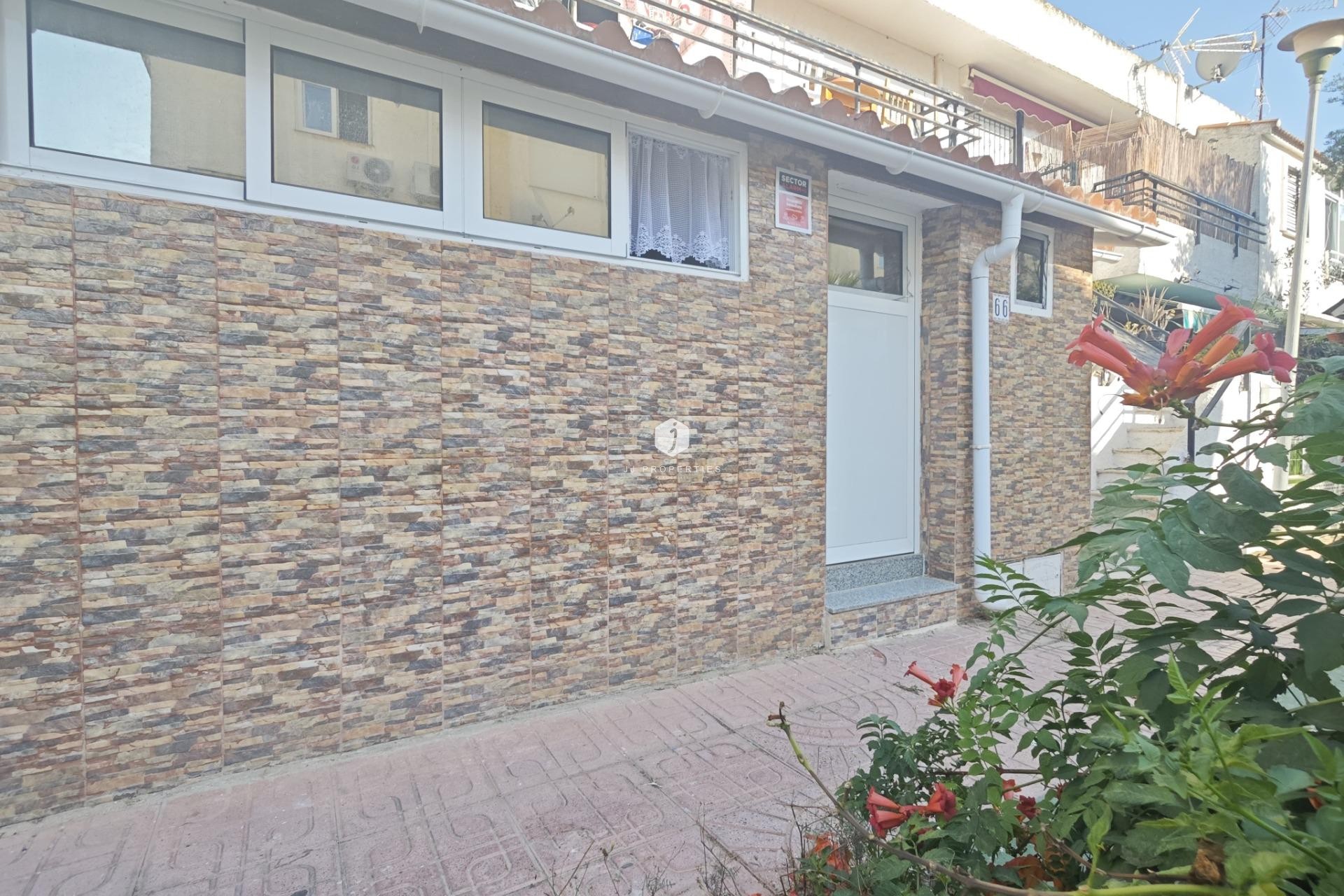 Segunda mano - Bungalow -
Torrevieja - Playa del Cura