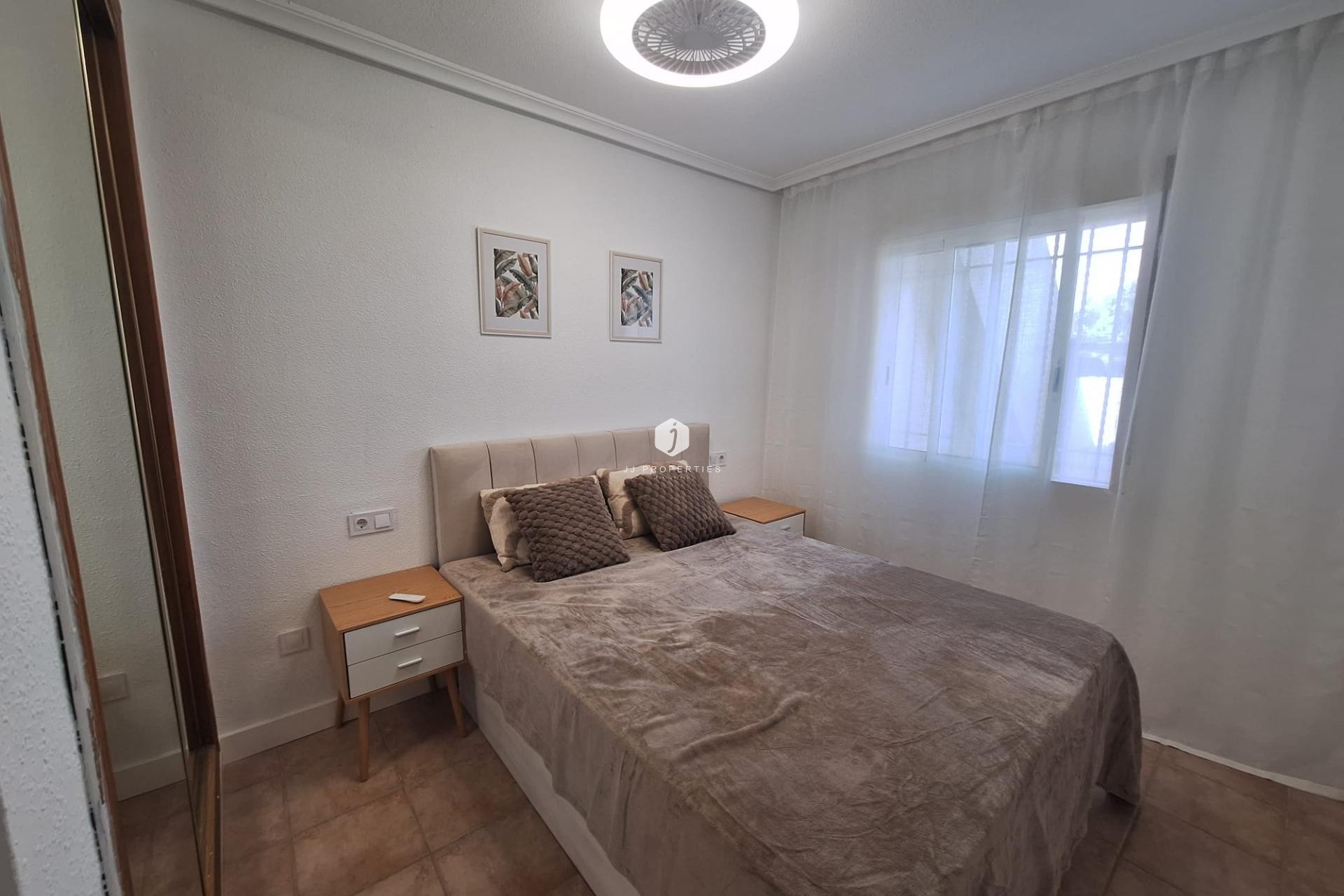 Segunda mano - Bungalow -
Torrevieja - Sector 25