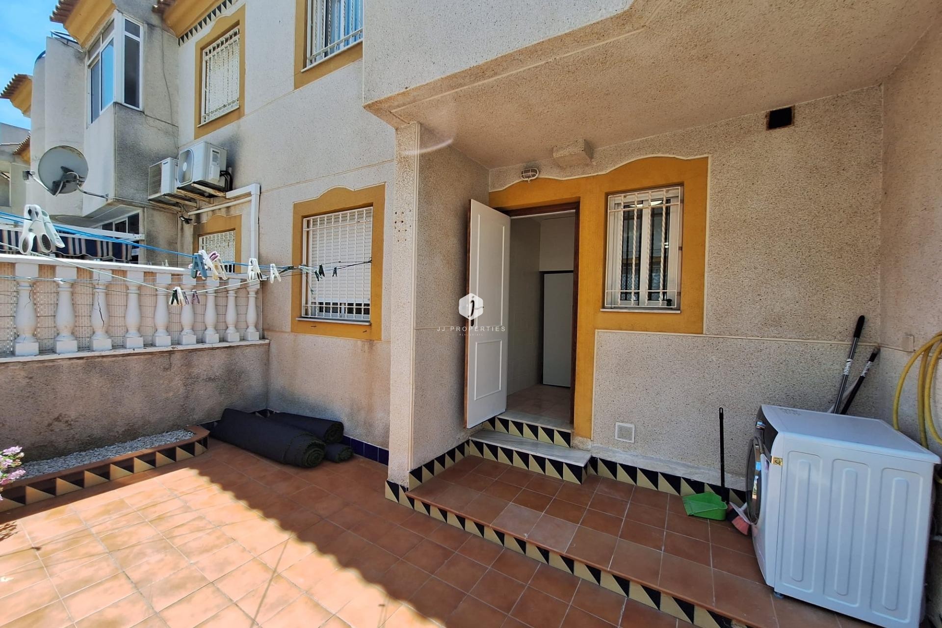 Segunda mano - Bungalow -
Torrevieja - Sector 25